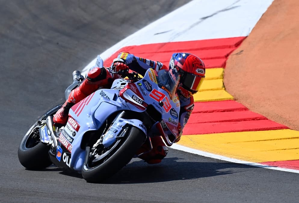 Márquez domina, pone fin a sequía de mil días y vence en el GP de Aragón