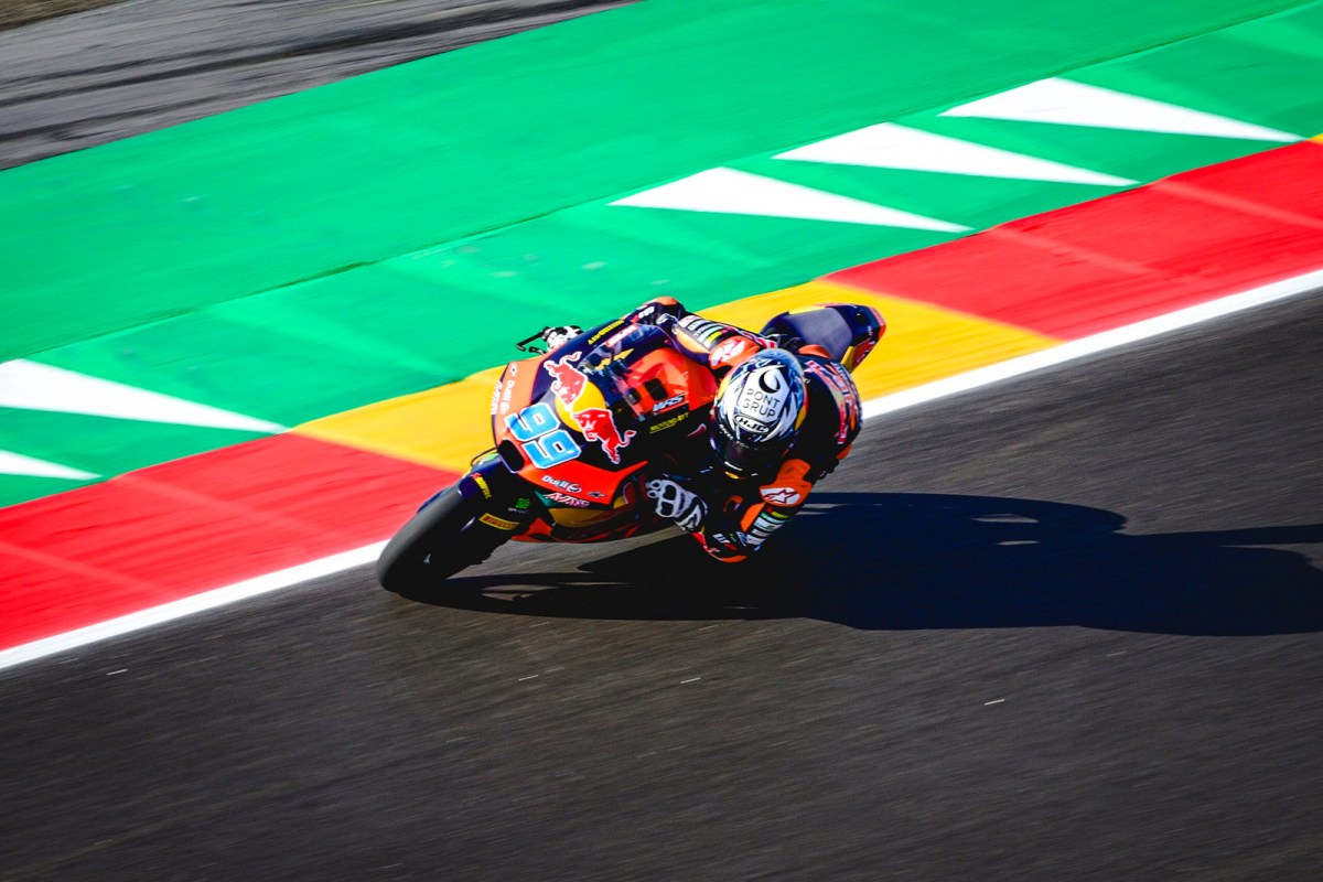 Rueda bate Veijer e vence 1ª na Moto3 em Aragão. Alonso sofre com pneus e fica em 4º