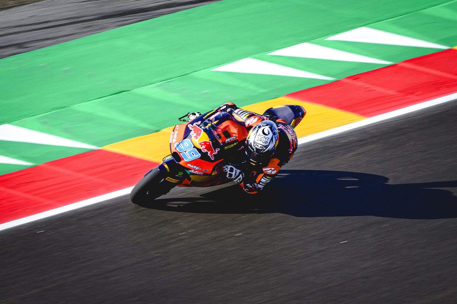 Rueda bate Veijer e vence 1ª na Moto3 em Aragão. Alonso sofre com pneus e fica em 4º