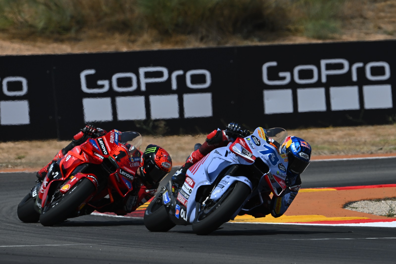 FIM vê equilíbrio de culpa e deixa incidente entre Bagnaia e Álex Márquez sem punição