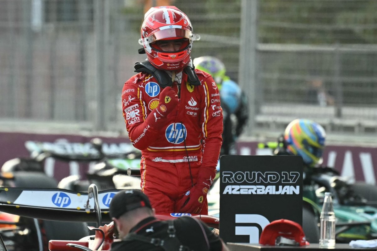 Leclerc tenta driblar zica para pegar McLaren no contrapé em Baku. Red Bull só observa