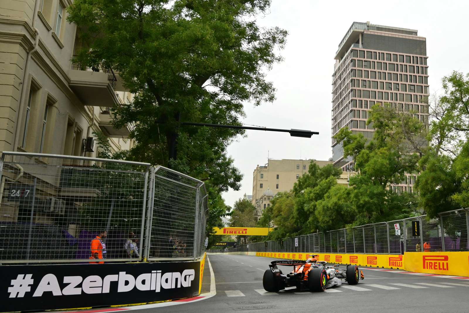 Fórmula 1 vai passar na TV hoje? Onde assistir ao vivo ao GP do Azerbaijão de 2024