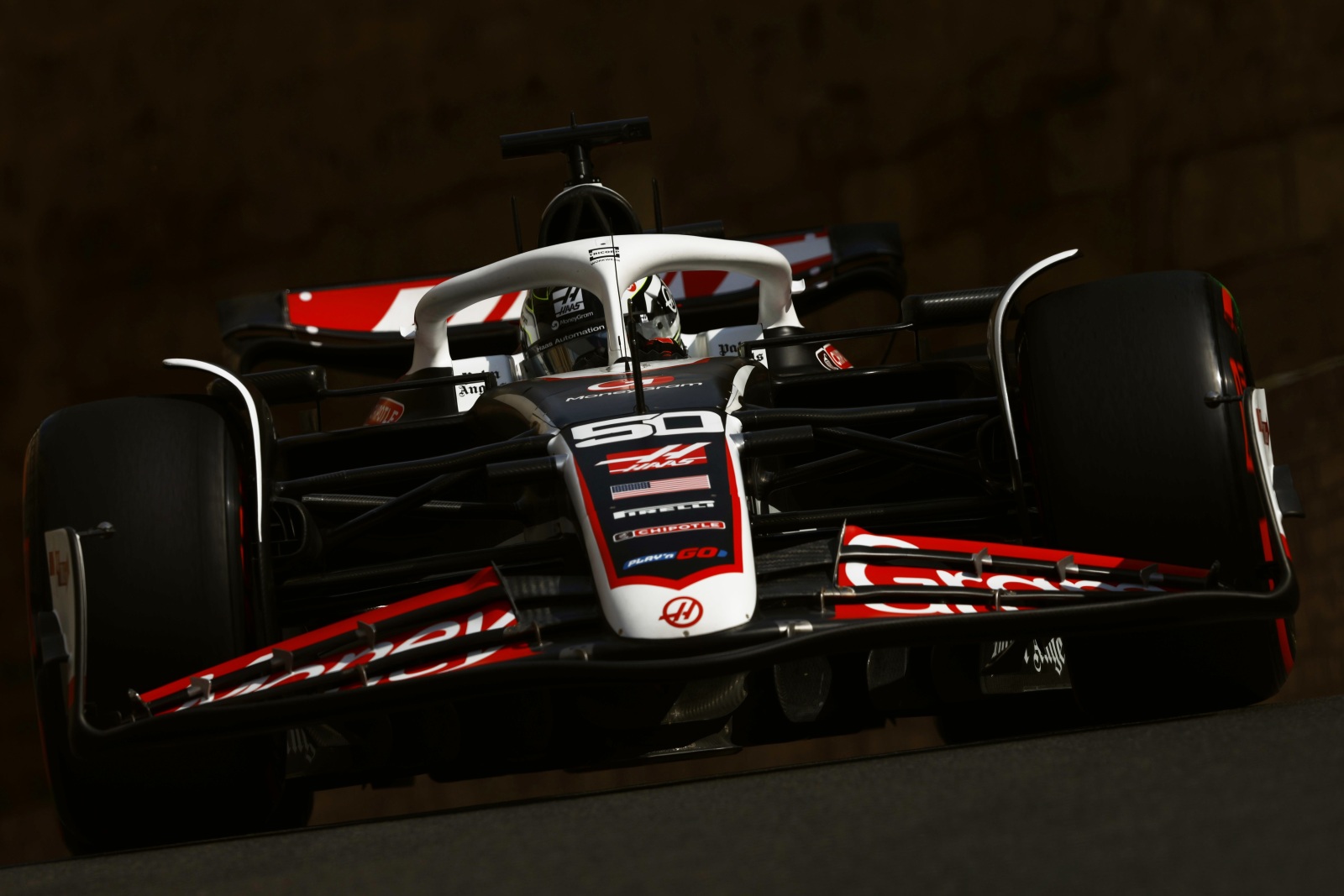 Haas descarta substituir Magnussen por Bearman de forma permanente ainda em 2024