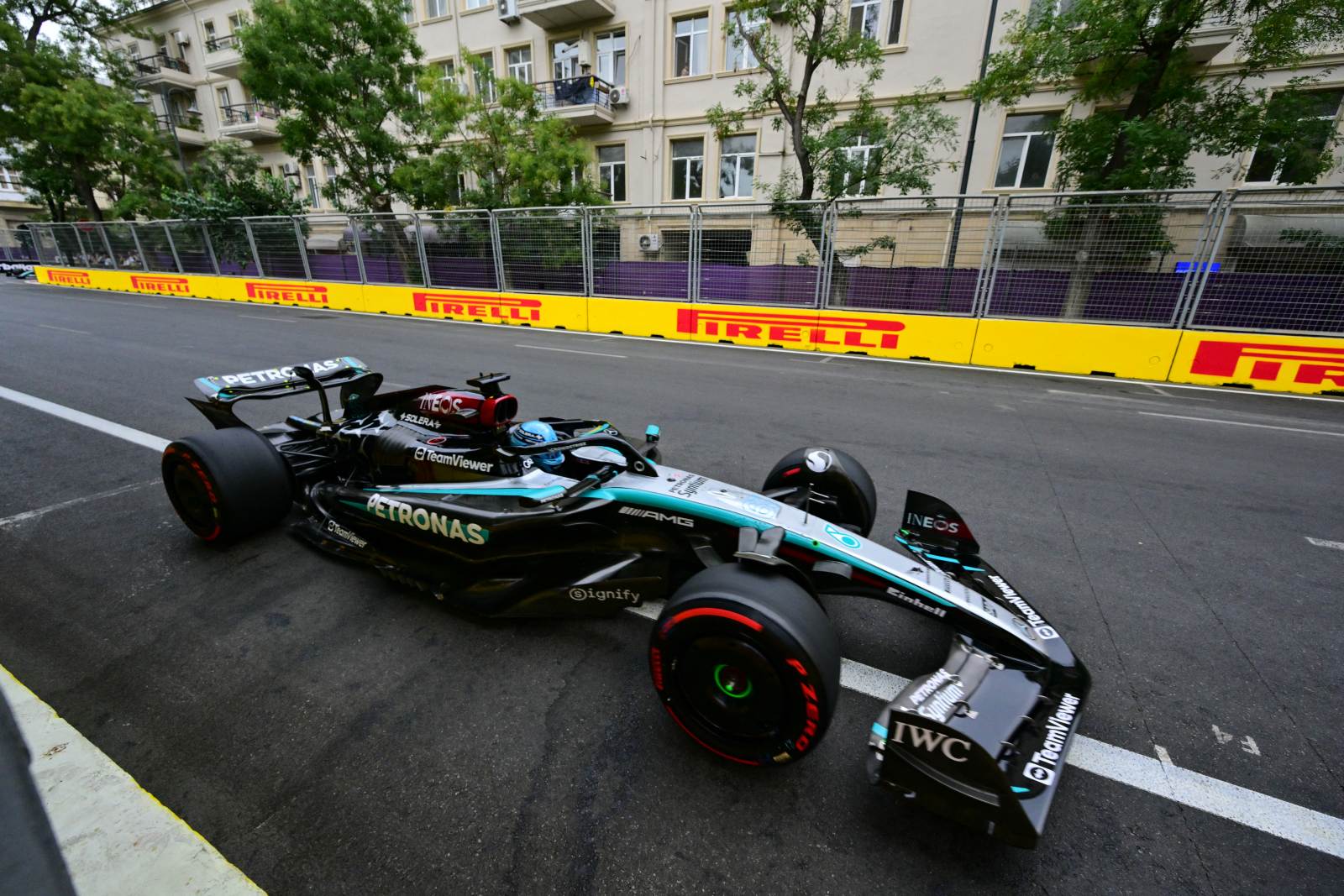 Russell fica sob investigação por infringir bandeira amarela na classificação em Baku