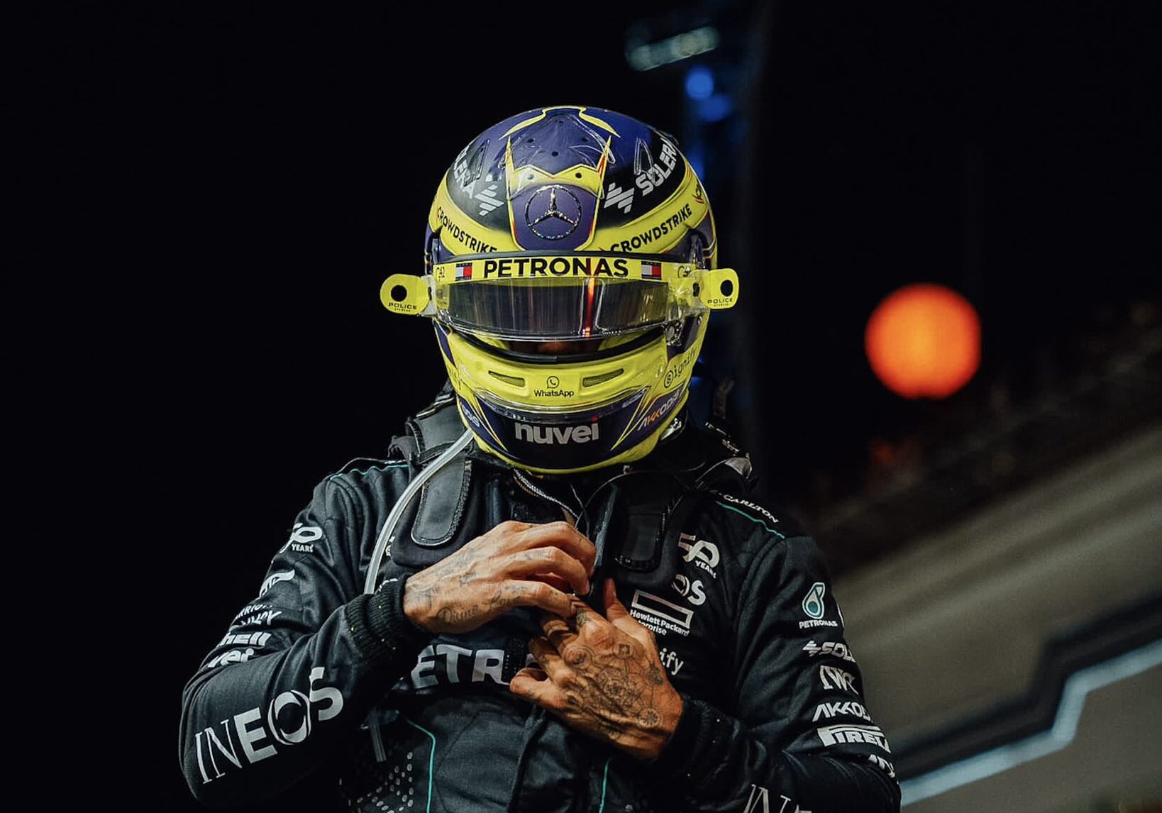 Hamilton admite que Mercedes eligió mala estrategia en Singapur: “Frustrante”