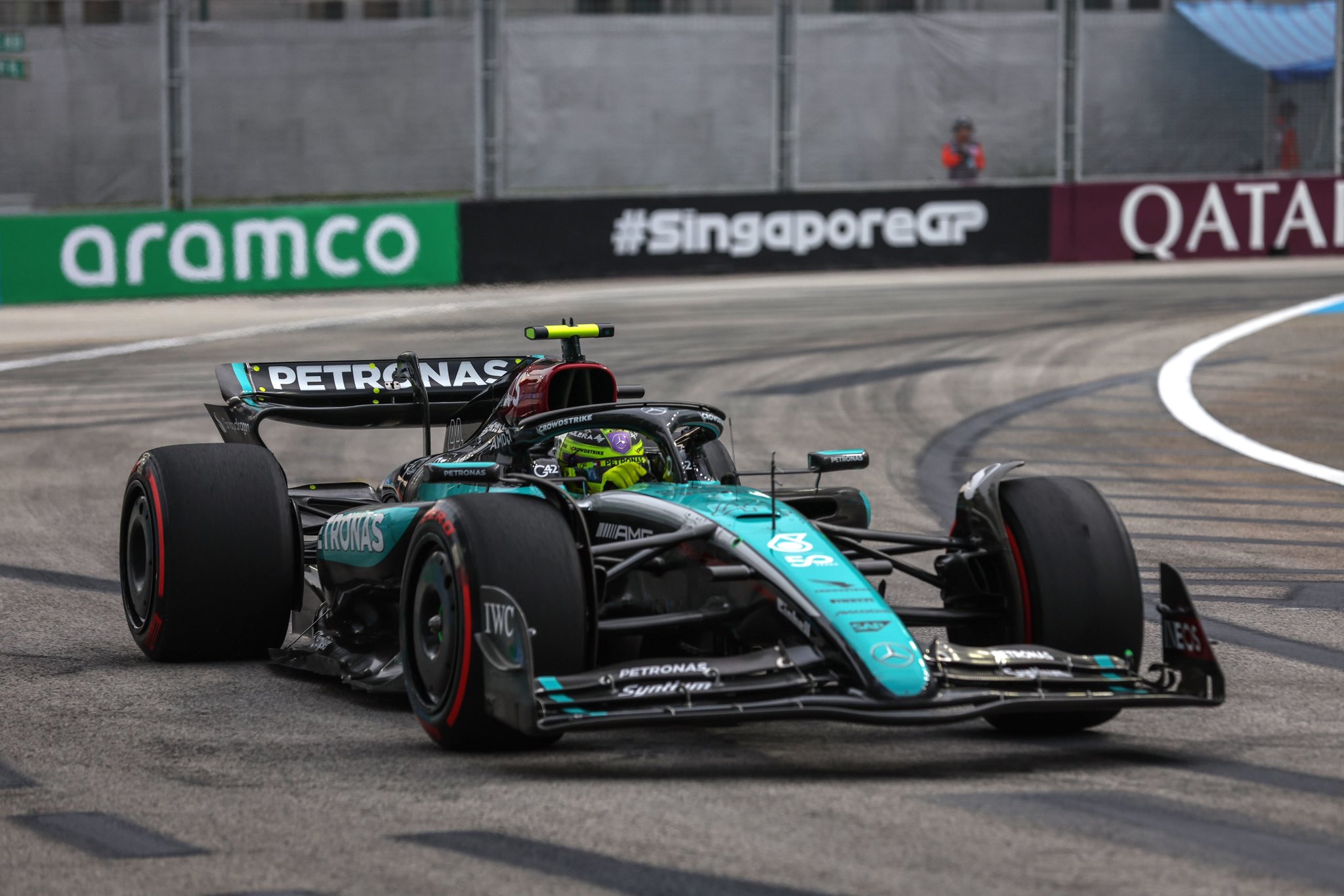 Hamilton ve a Mercedes “perdida” en Singapur y admite: “De momento, no vamos a la Q3”