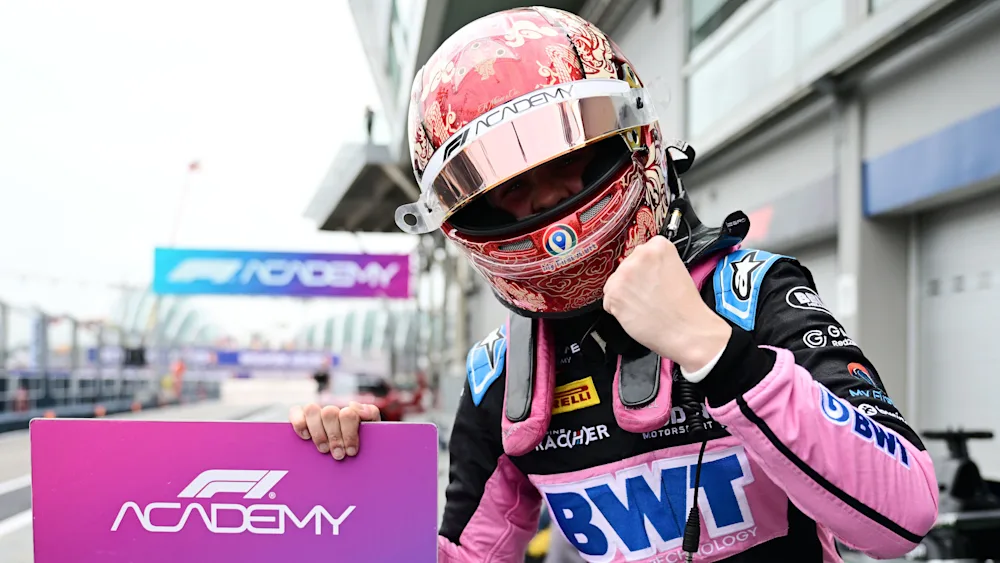 Pulling confirma favoritismo e vence corrida 1 da F1 Academy em Singapura