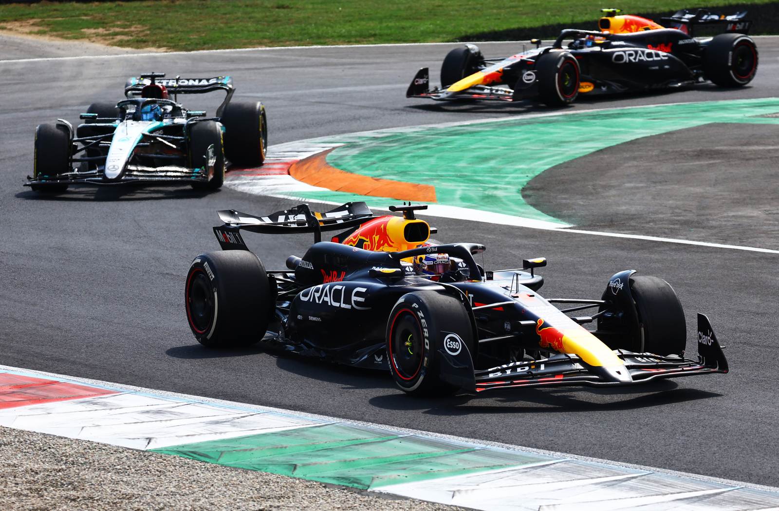 Verstappen vê títulos “irreais” e dispara contra Red Bull: “Carro dominante virou monstro”