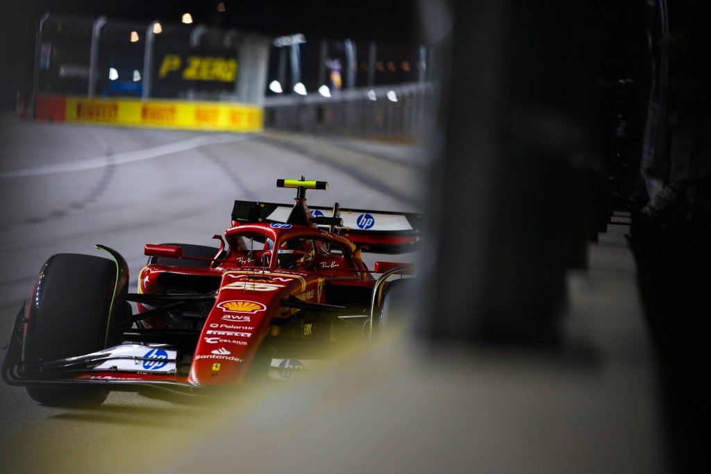 Sainz culpa a los baches de la pista por choque en la Q3 de Singapur: «Sobreestimé el agarre»