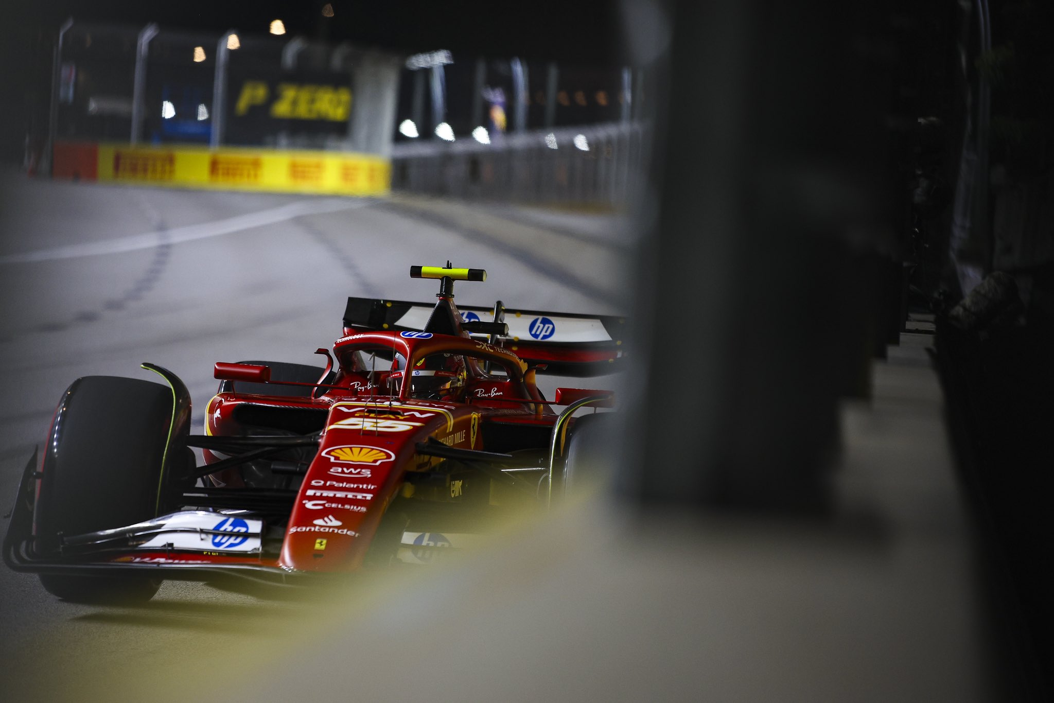 Sainz culpa a los baches de la pista por choque en la Q3 de Singapur: «Sobreestimé el agarre»
