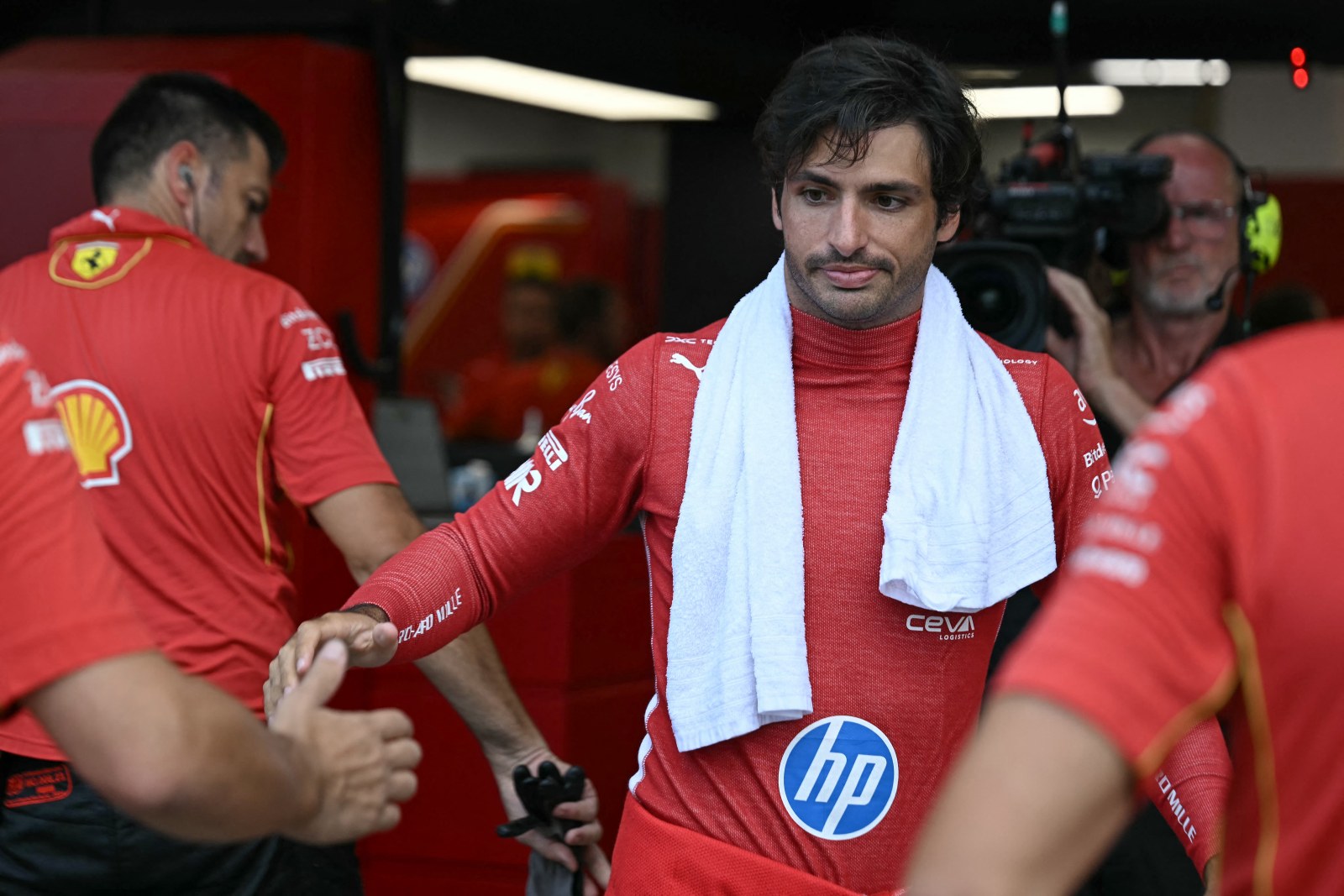 Sainz lamenta “oportunidades perdidas” em corridas recentes e admite: “Não estou feliz”