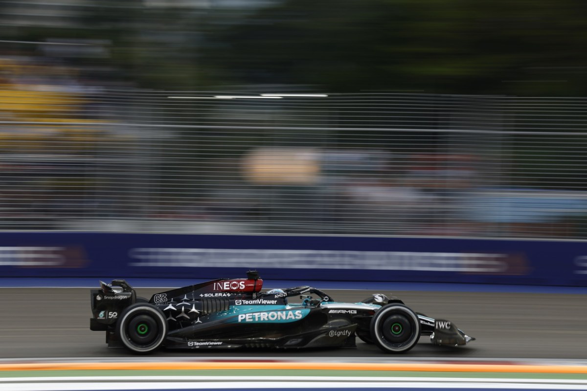 Russell celebra “boa recuperação” da Mercedes com 4º lugar no grid de Singapura