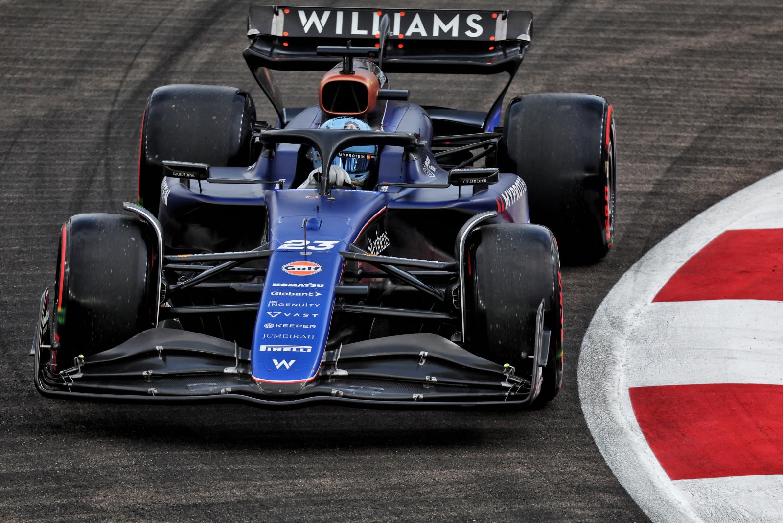Williams suspeita de “duto rachado” como razão do abandono de Albon em Singapura