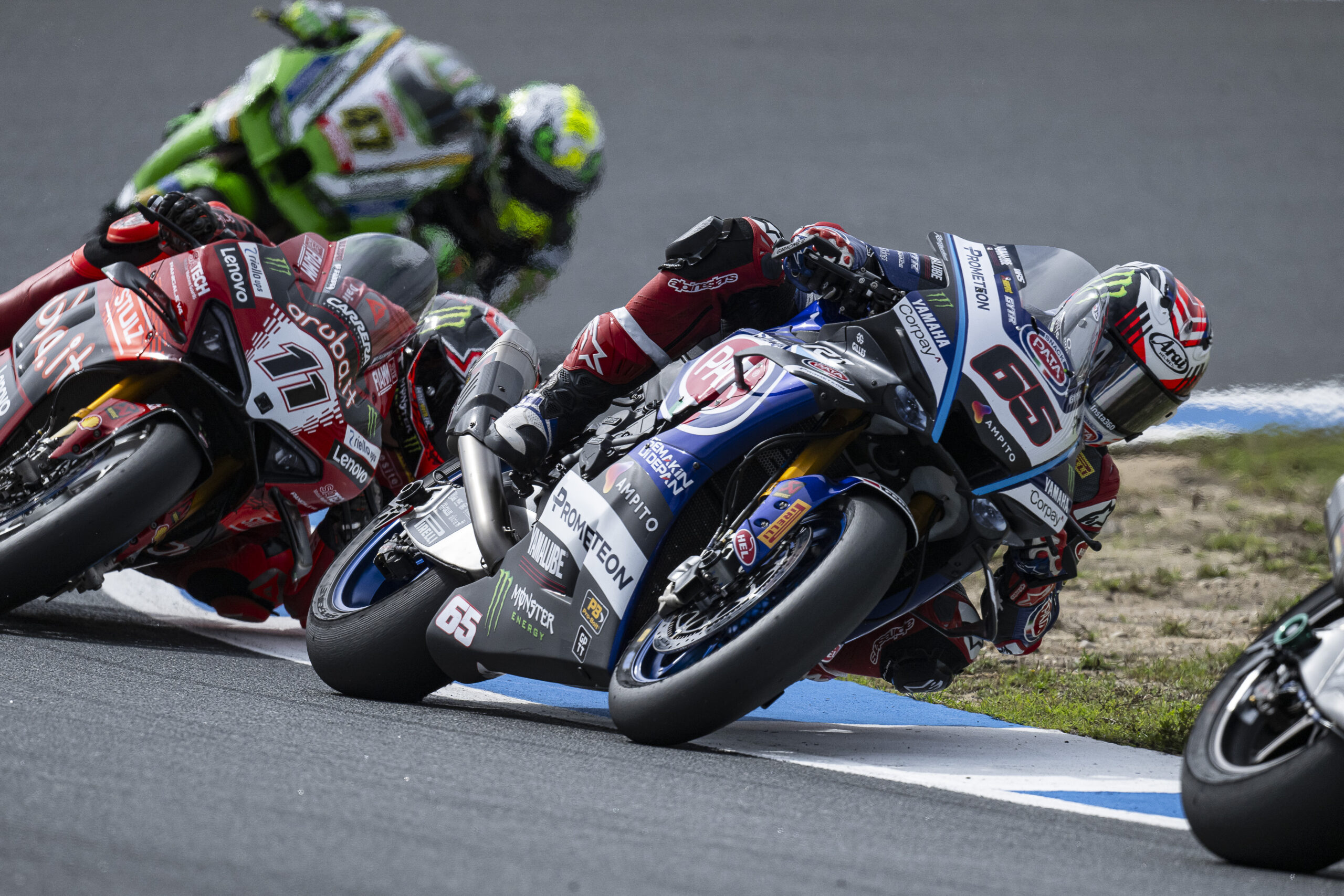 “Agressivo” e “besta”: Rea e Bulega trocam farpas após duelo no WSBK em Portugal