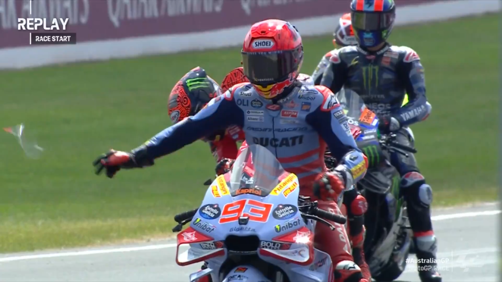 Marc Márquez sufre bizarra largada ​en el GP de Australia de MotoGP por caída de su visor detrás de la moto