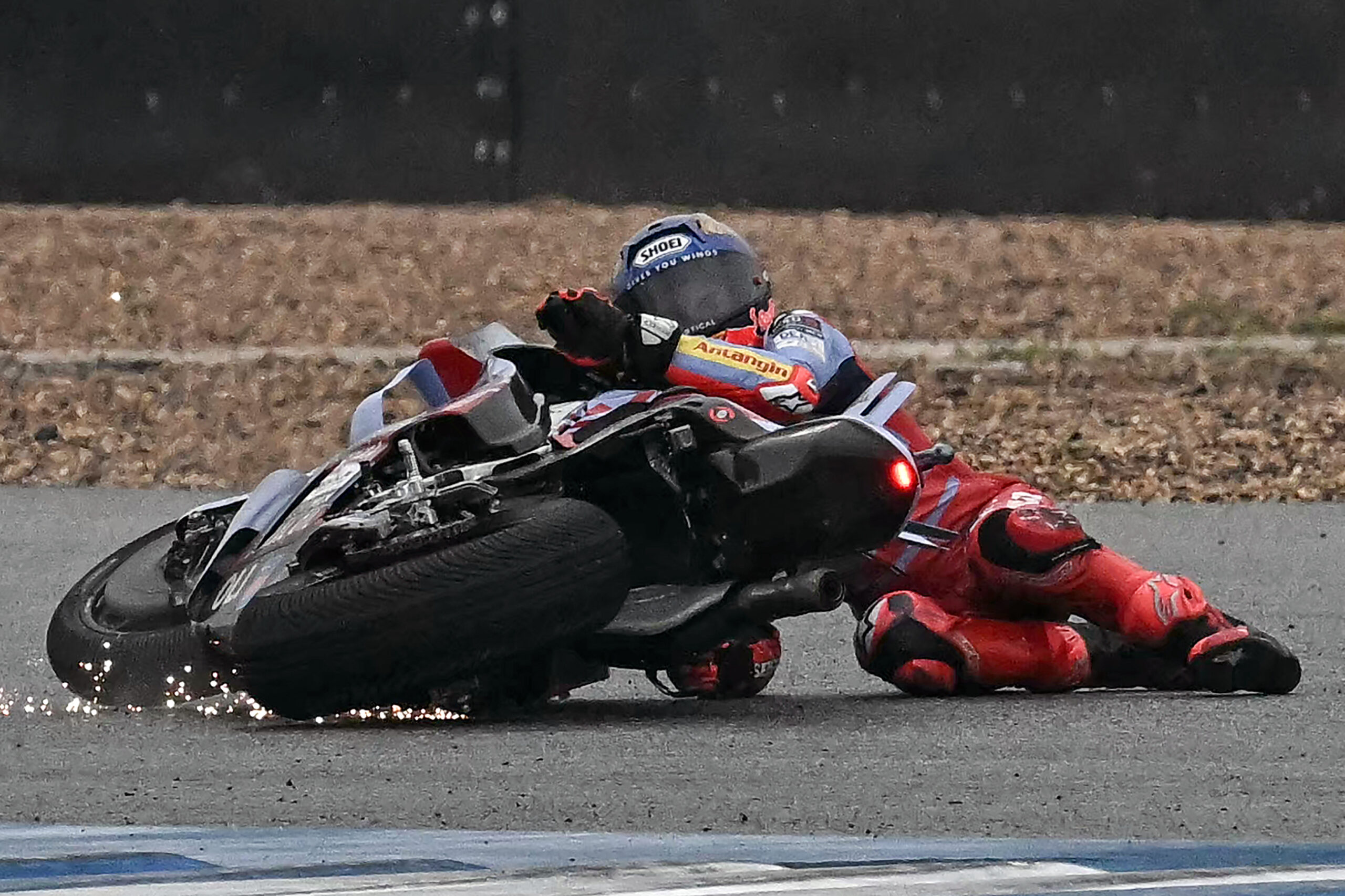 Marc Márquez lamenta queda “no primeiro susto” na Tailândia: “Não fui o mais esperto”