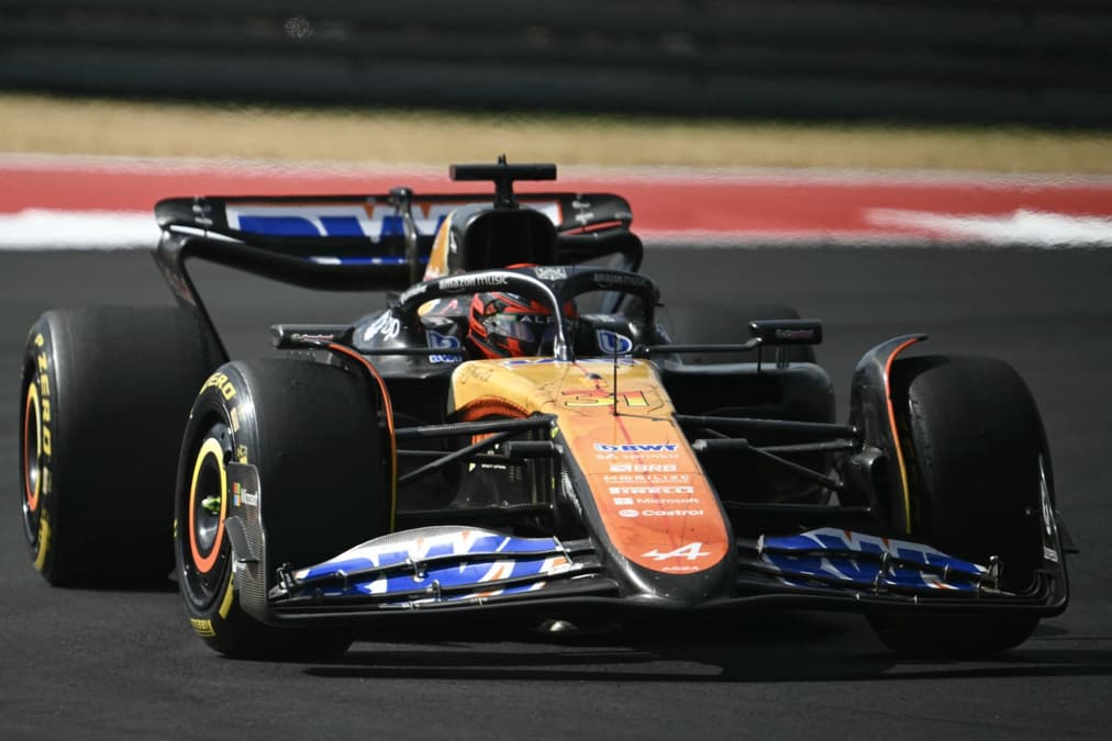 RB mete el dedo en la llaga a Alpine y le dice “coche prestado de McLaren” en Austin