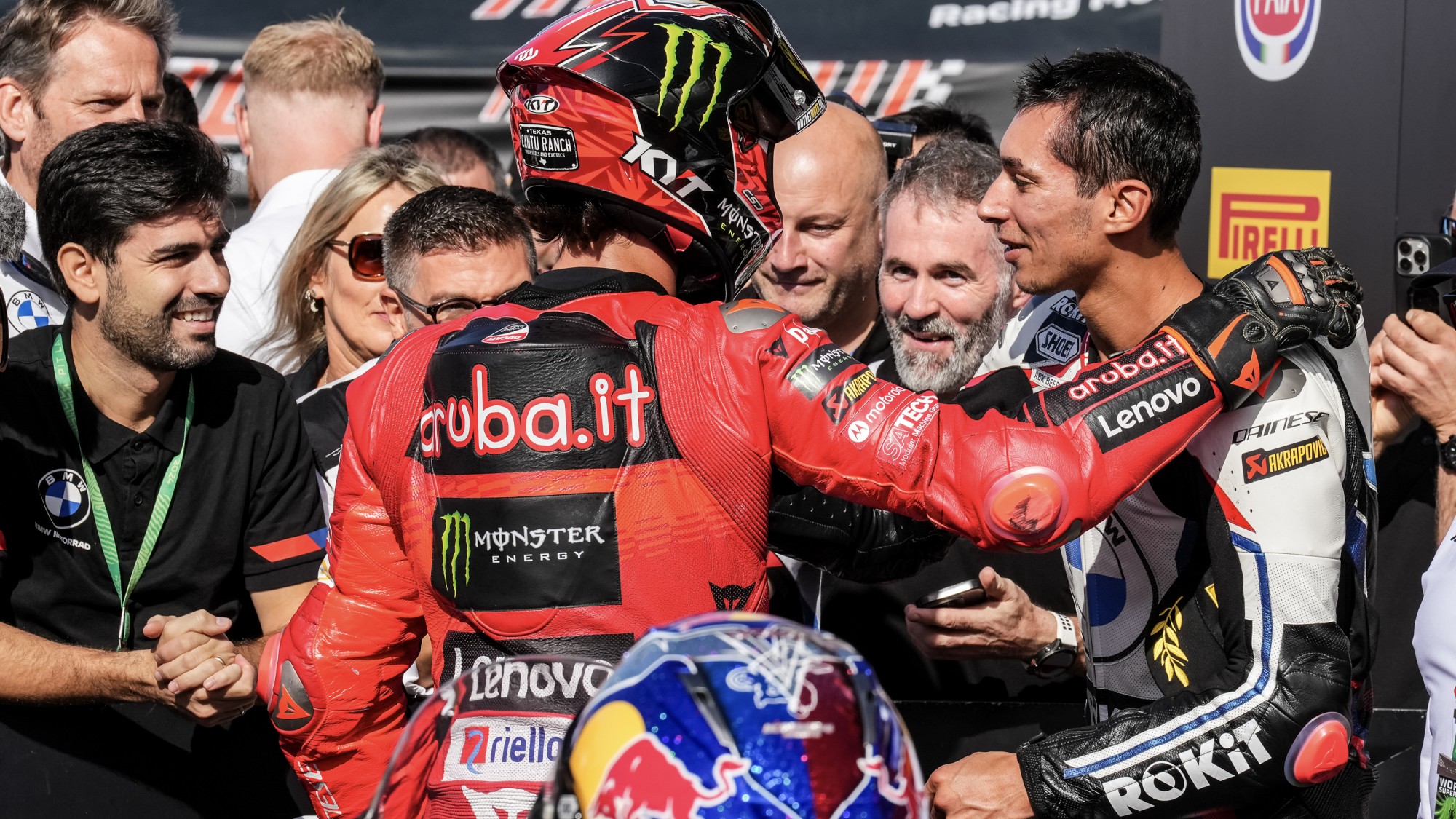 Bulega e Razgatlioglu vencem no domingo do WSBK em Portugal. Decisão fica para Espanha