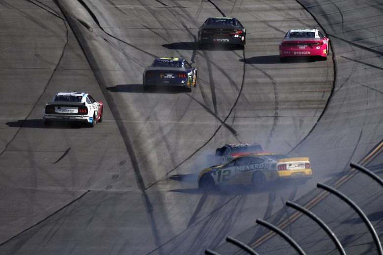 Blaney chama Bowman de “burro” após batida em Talladega: “Simplesmente me fodeu”