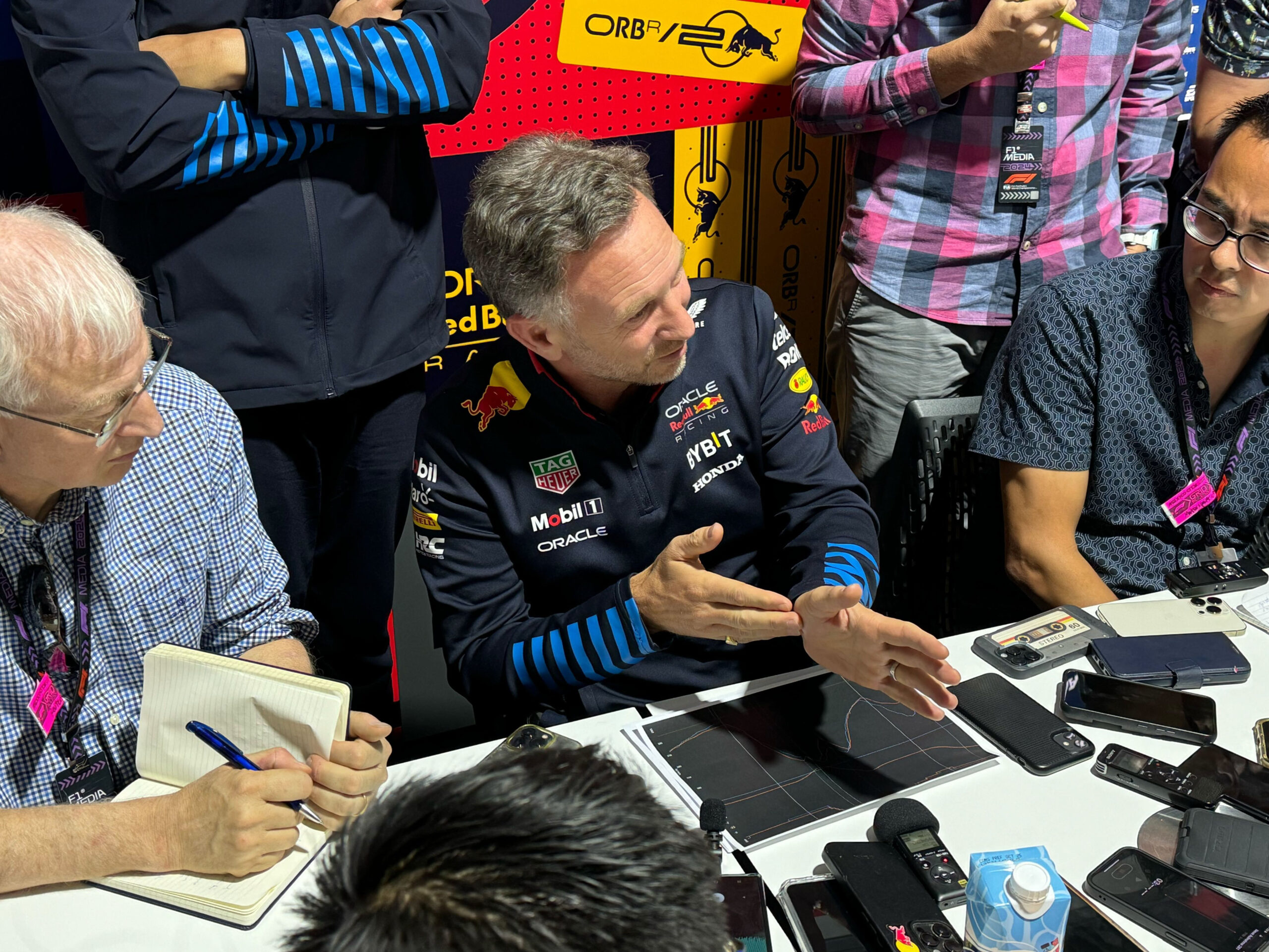 Red Bull usa telemetria de Norris para defender manobra de Verstappen no México