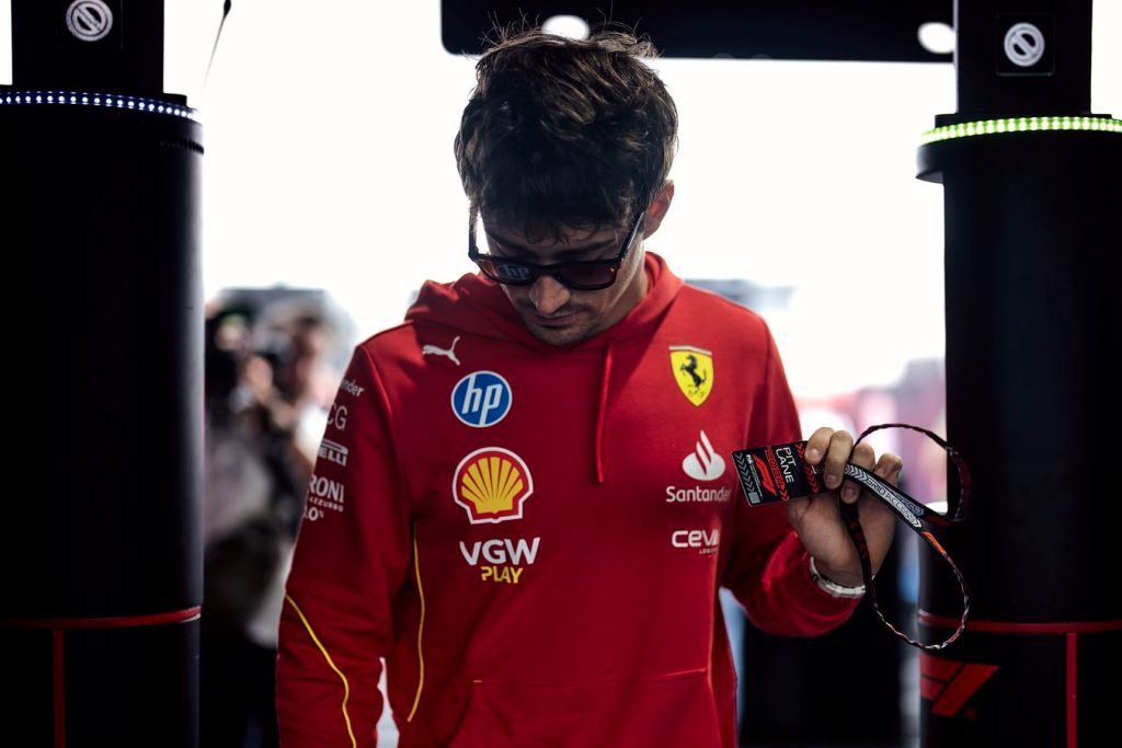 Leclerc lamenta ritmo de Ferrari con blandos:  “Mercedes encontró algo que no teníamos”