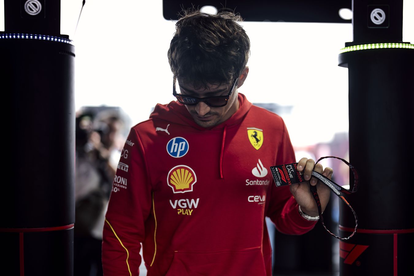 Leclerc lamenta ritmo de Ferrari con blandos:  “Mercedes encontró algo que no teníamos”