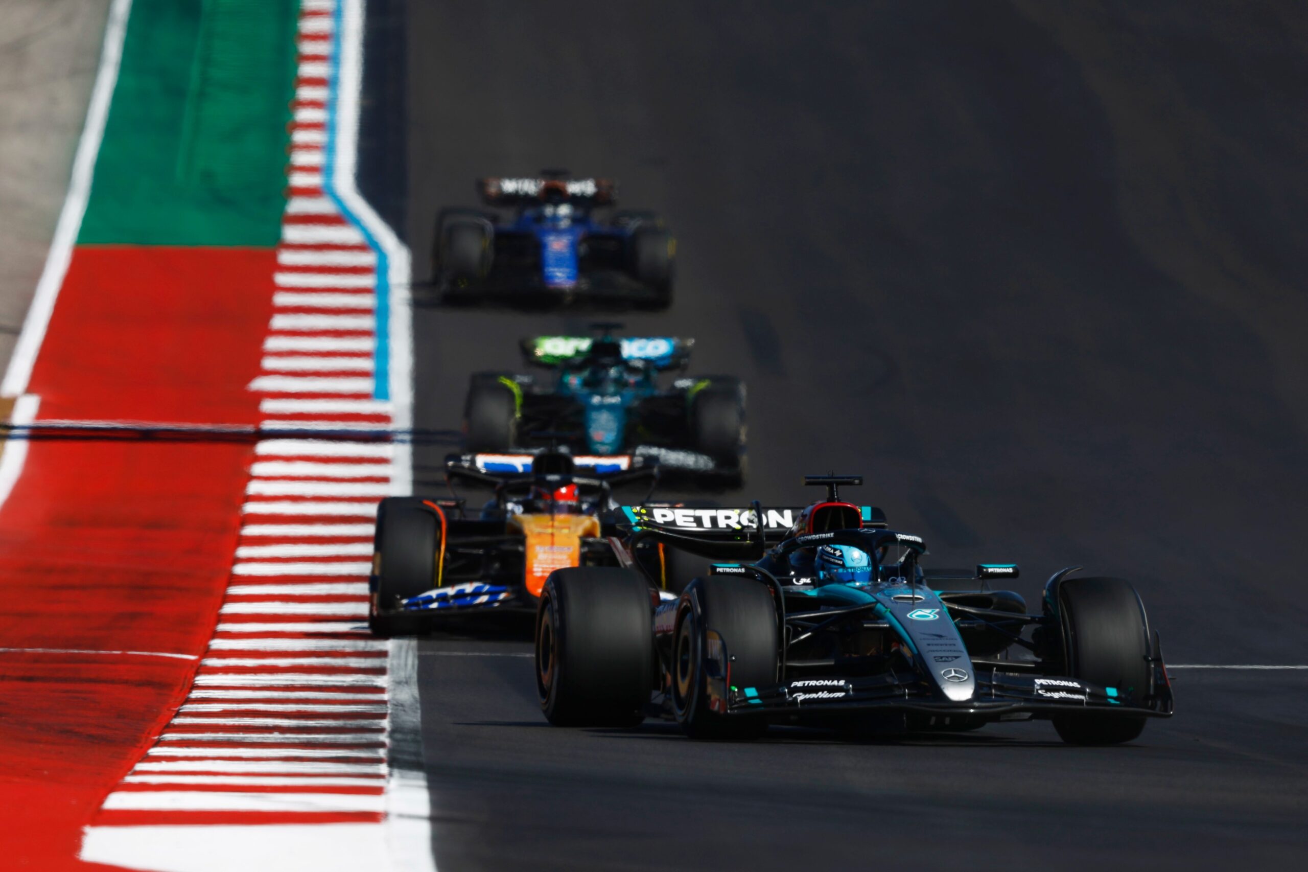 Mercedes señala «inconsistencia» del W15 y exculpa a Hamilton por abandono en EEUU