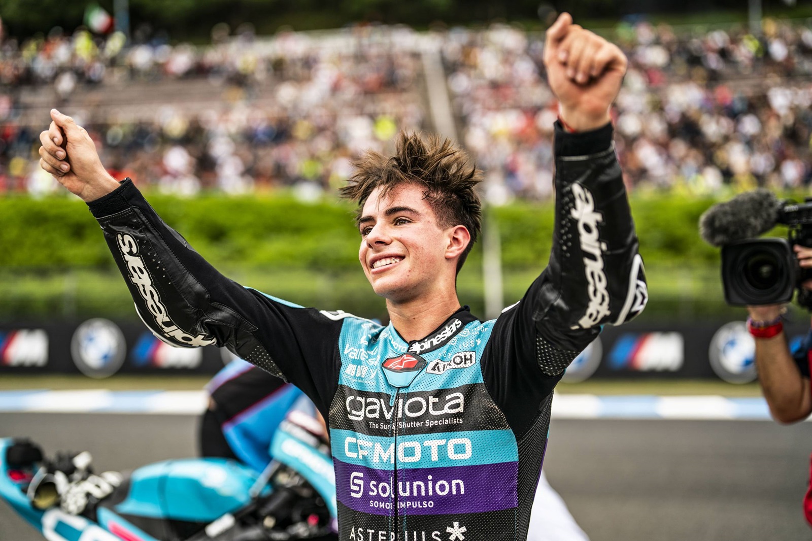 Alonso se mostra incrédulo com título da Moto3 e diz: “Queria ser campeão vencendo”