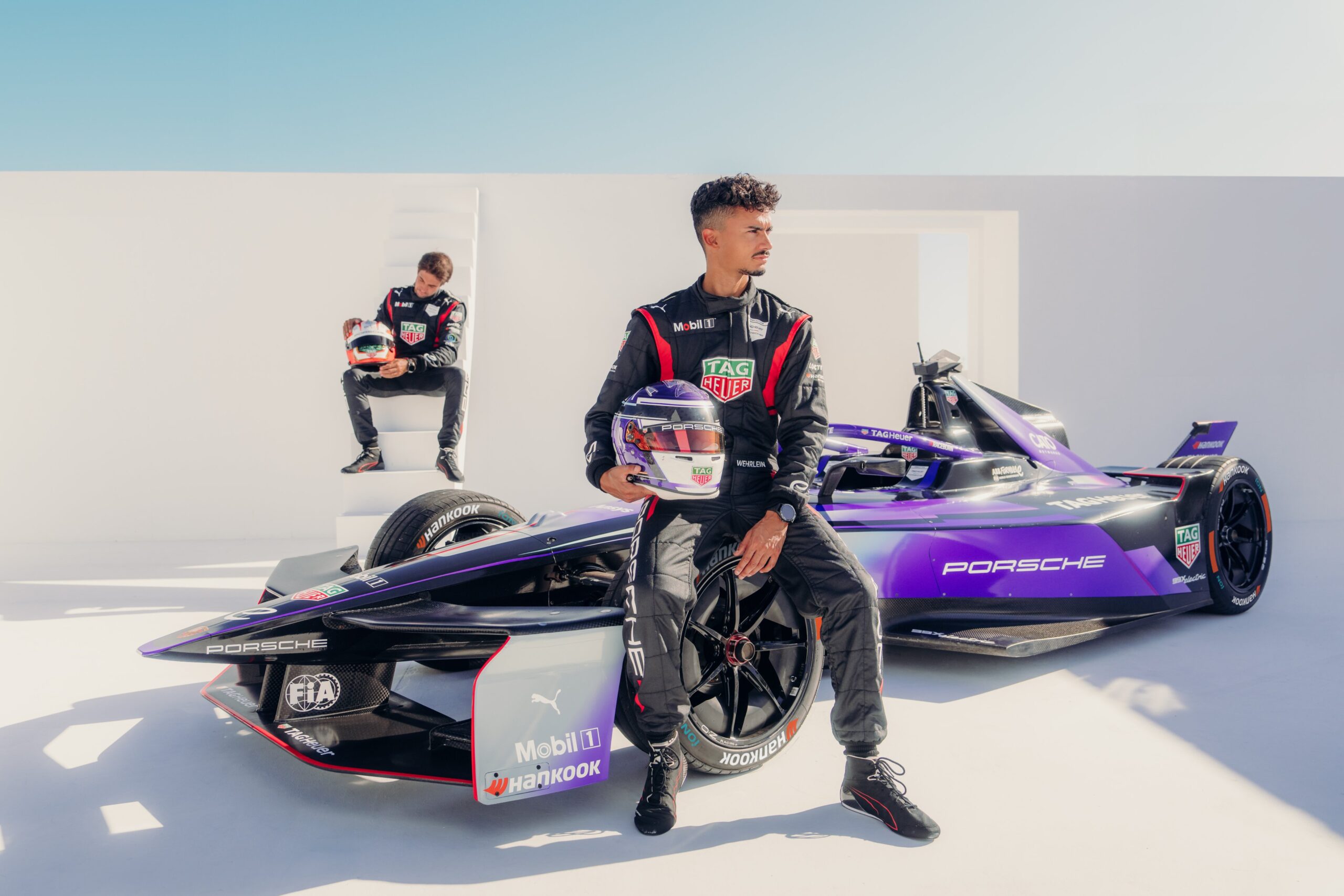 Porsche muda identidade visual e aposta no roxo em lançamento de carro na Fórmula E