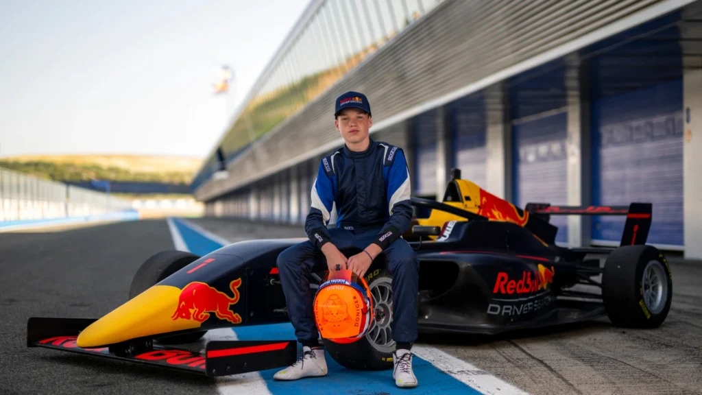 Red Bull se maravilha com prodígio e diz: “Se Verstappen desistir, temos sucessor”
