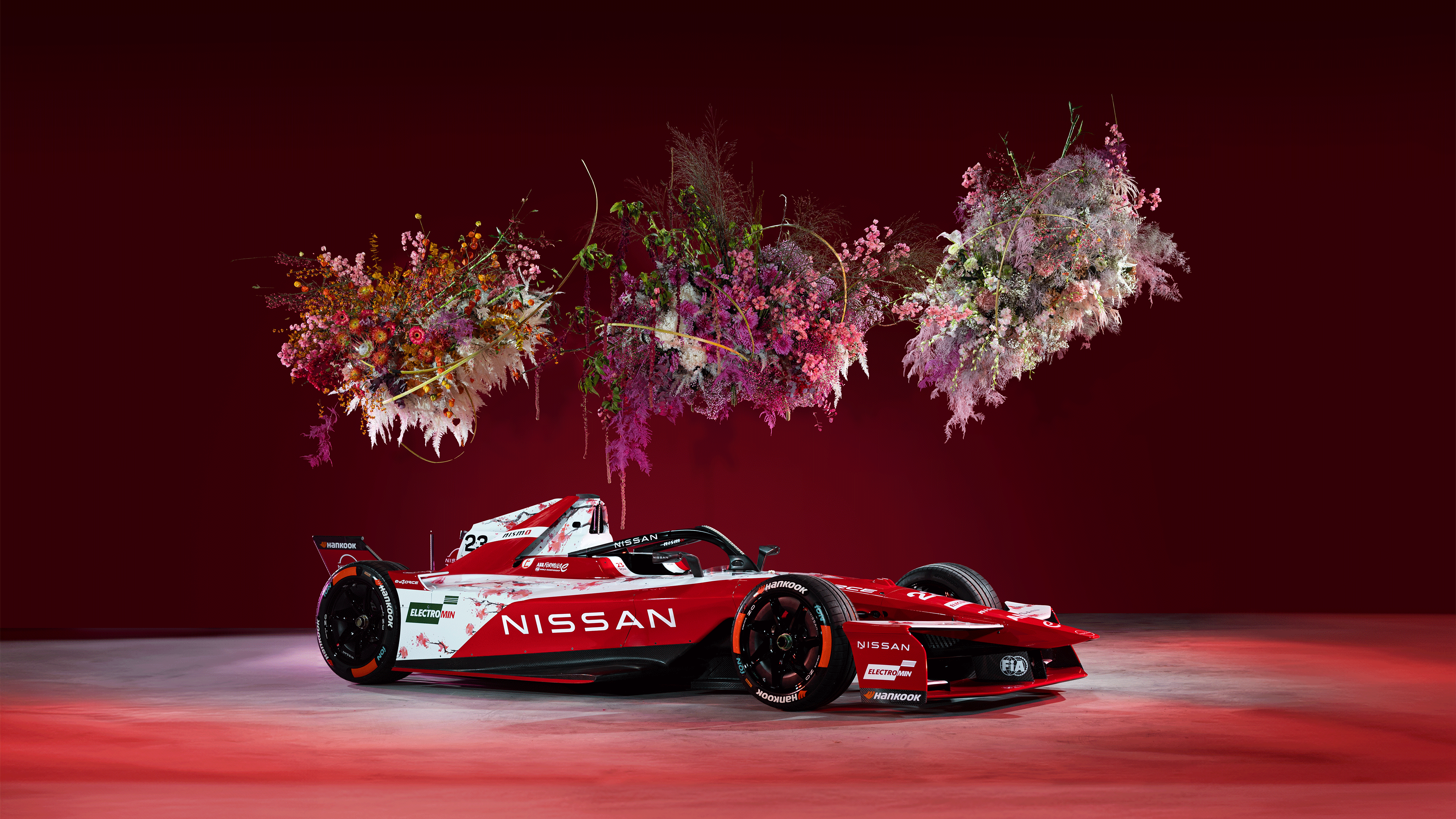 Nissan homenageia Japão com flores de cerejeira em pintura para Fórmula E 2024/25