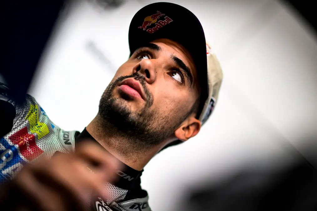 Oliveira sigue con su recuperación y volverá a perderse el GP de Malasia con Trackhouse