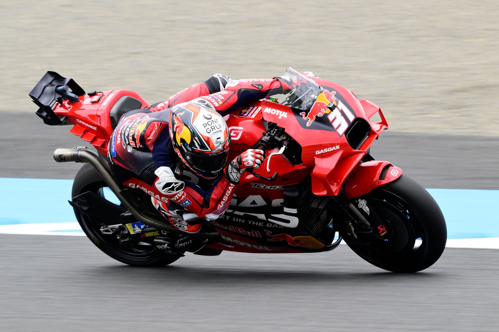 Acosta vê Marc Márquez ter volta cancelada e fica com pole no Japão. Martín cai e é 11º