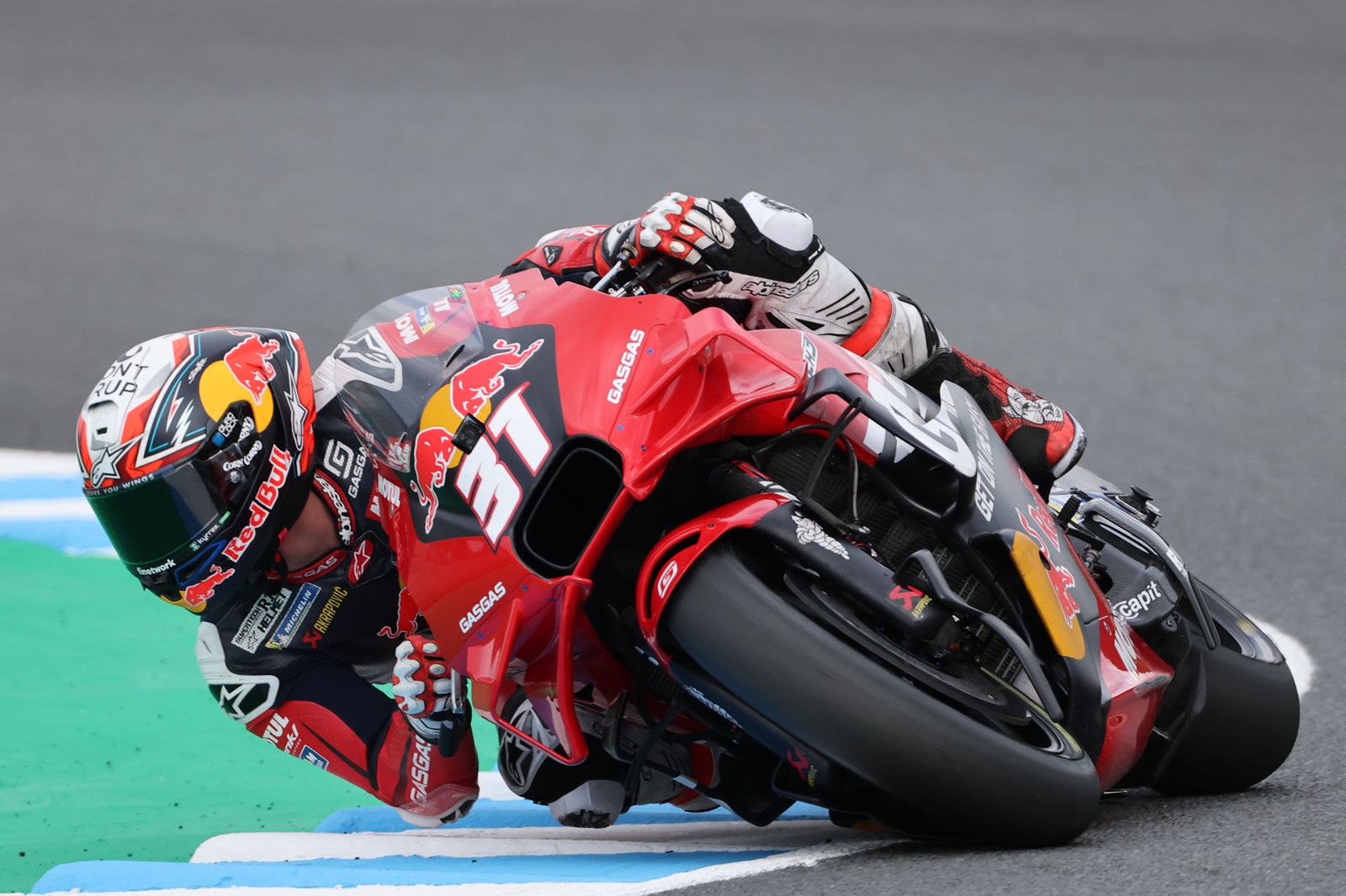 Acosta celebra evolução da KTM e diz que Ducati “não é nem imbatível e nem intocável”