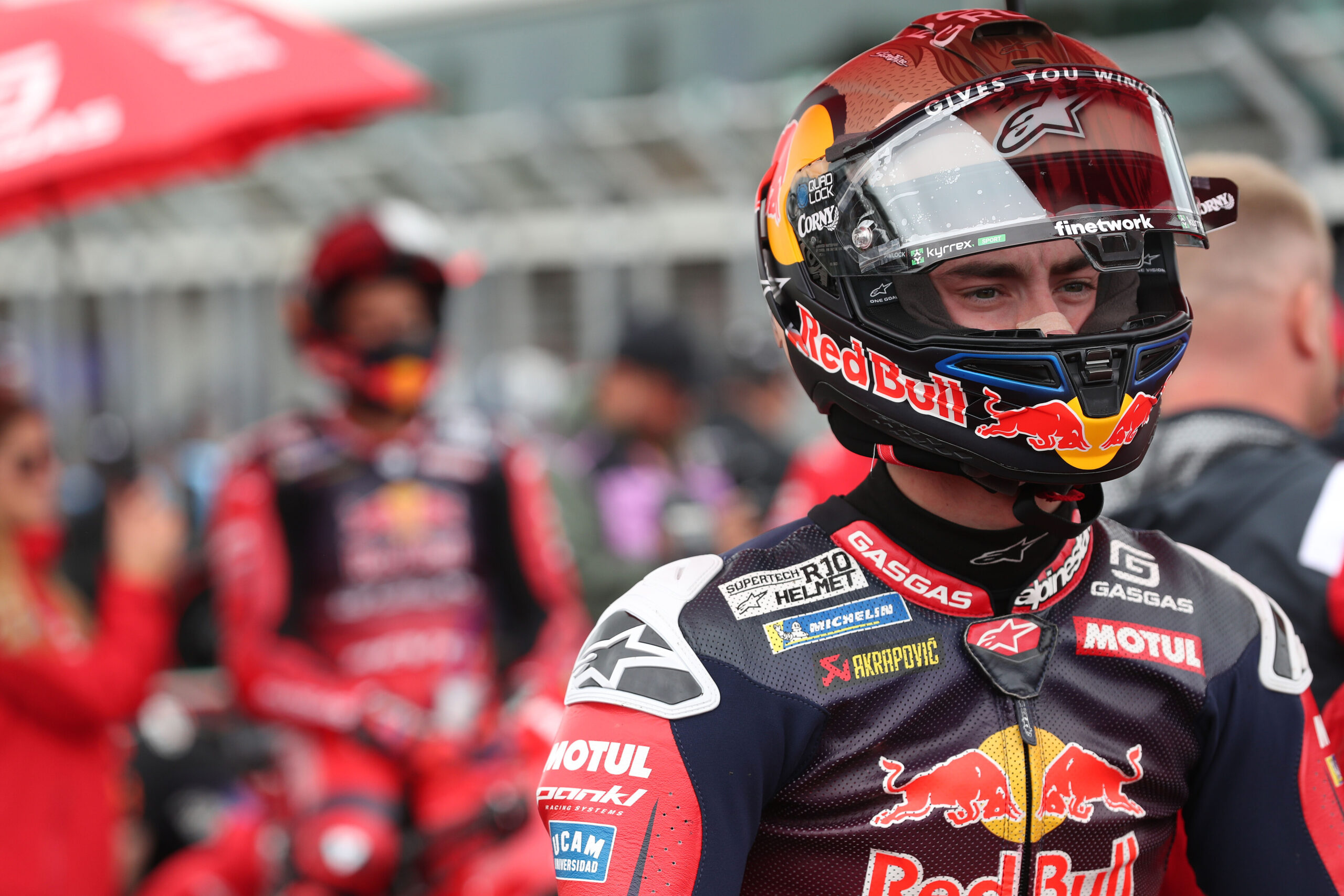 Acosta sente dores no ombro esquerdo após queda na sprint e está fora do GP da Austrália