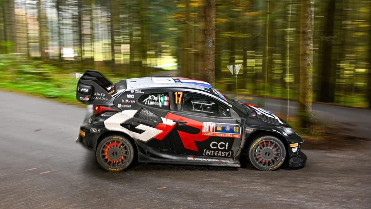 Ogier aprovecha error de Neuville y lidera segundo día del Rally de Europa Central