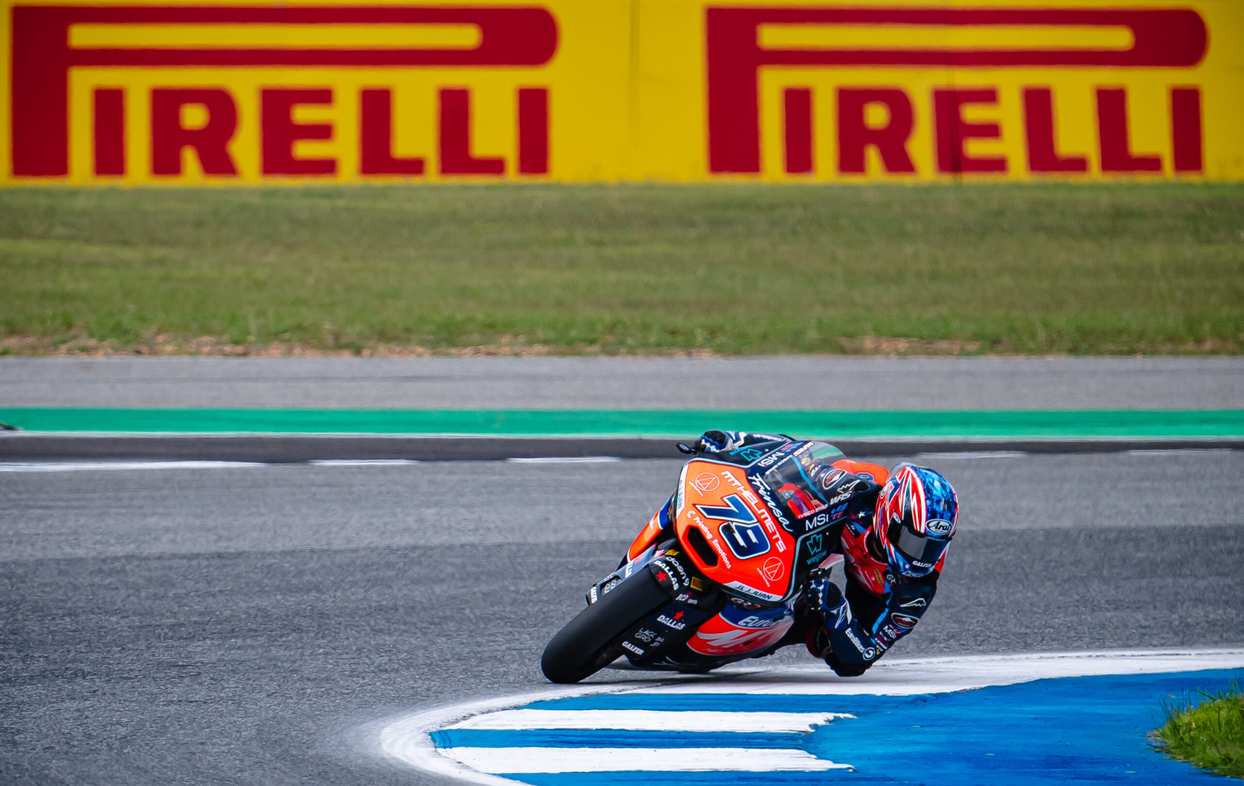 Ogura é 2º na Tailândia e leva título da Moto2. Canet vence GP encurtado por chuva