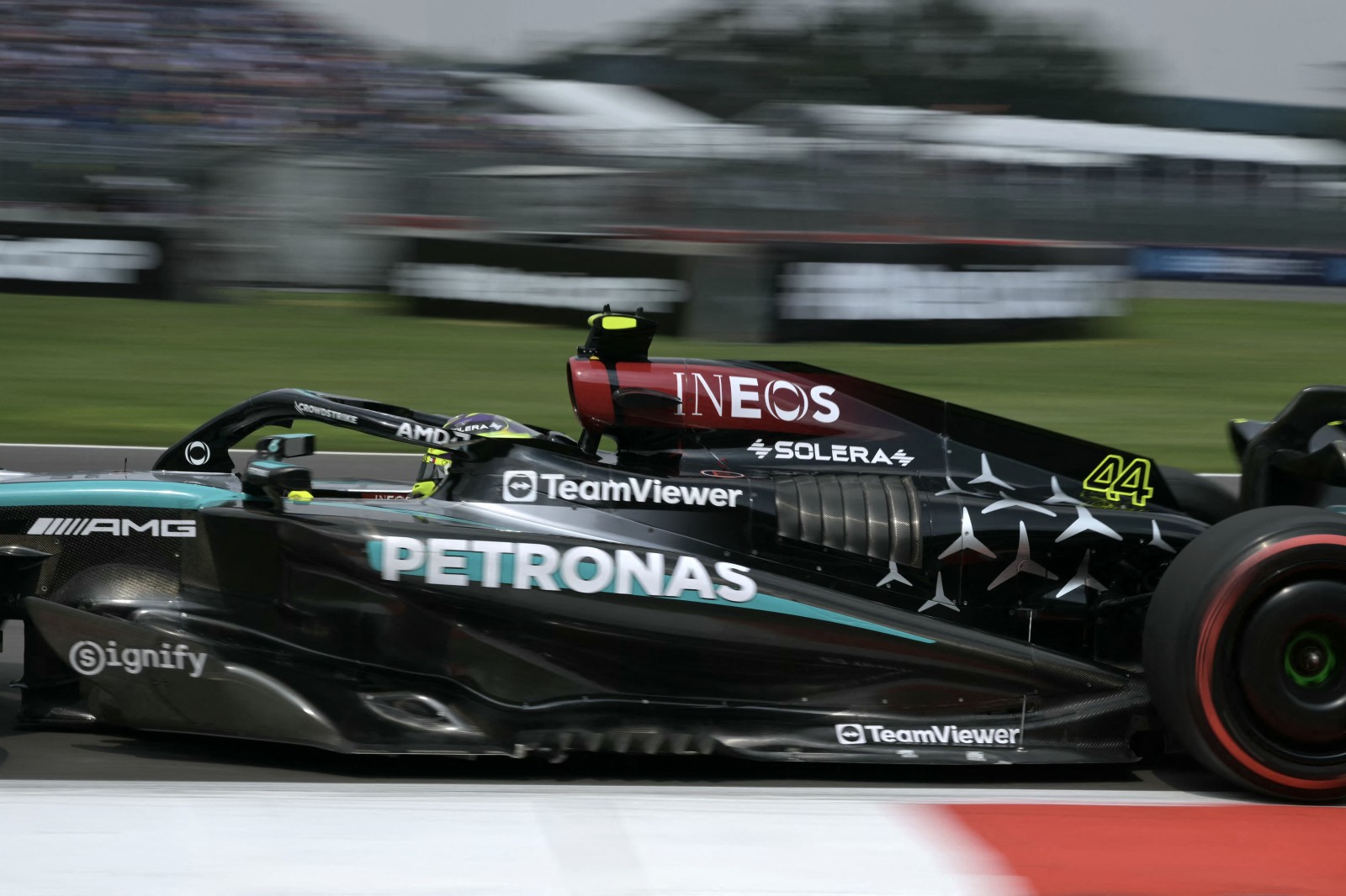 Mercedes lamenta ritmo “frustrante” no México e foca em “criar impulso para 2025”