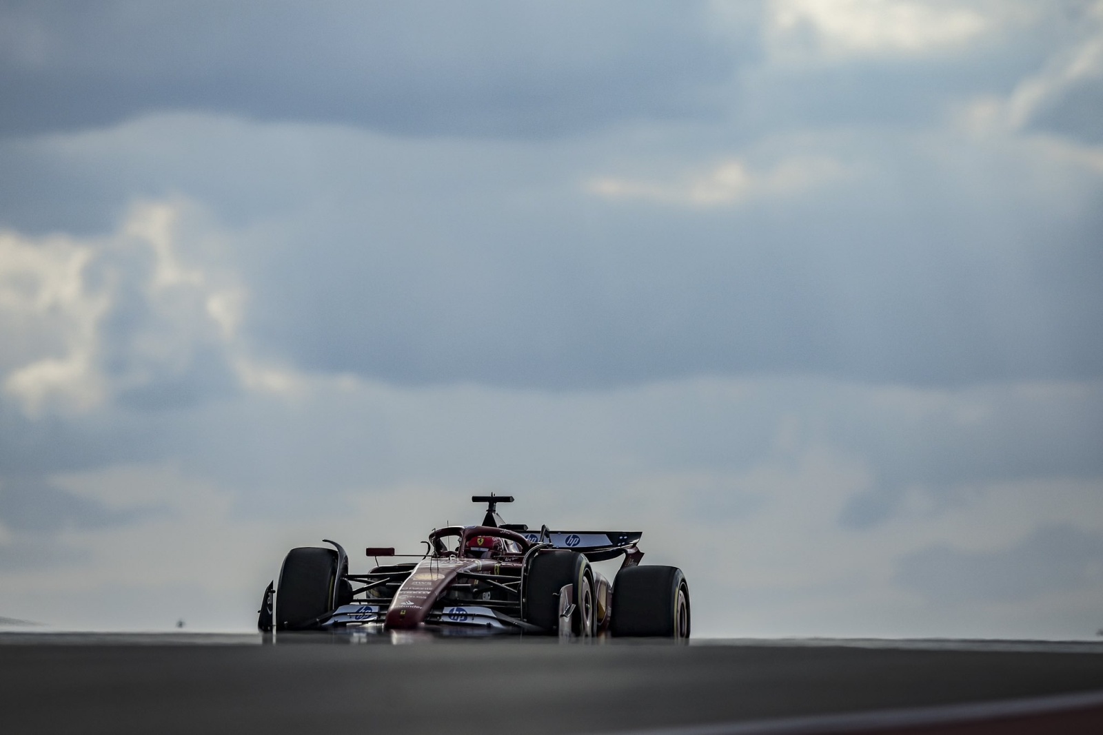 Leclerc lamenta ritmo da Ferrari com macios: “Mercedes ganhou algo que não tínhamos”