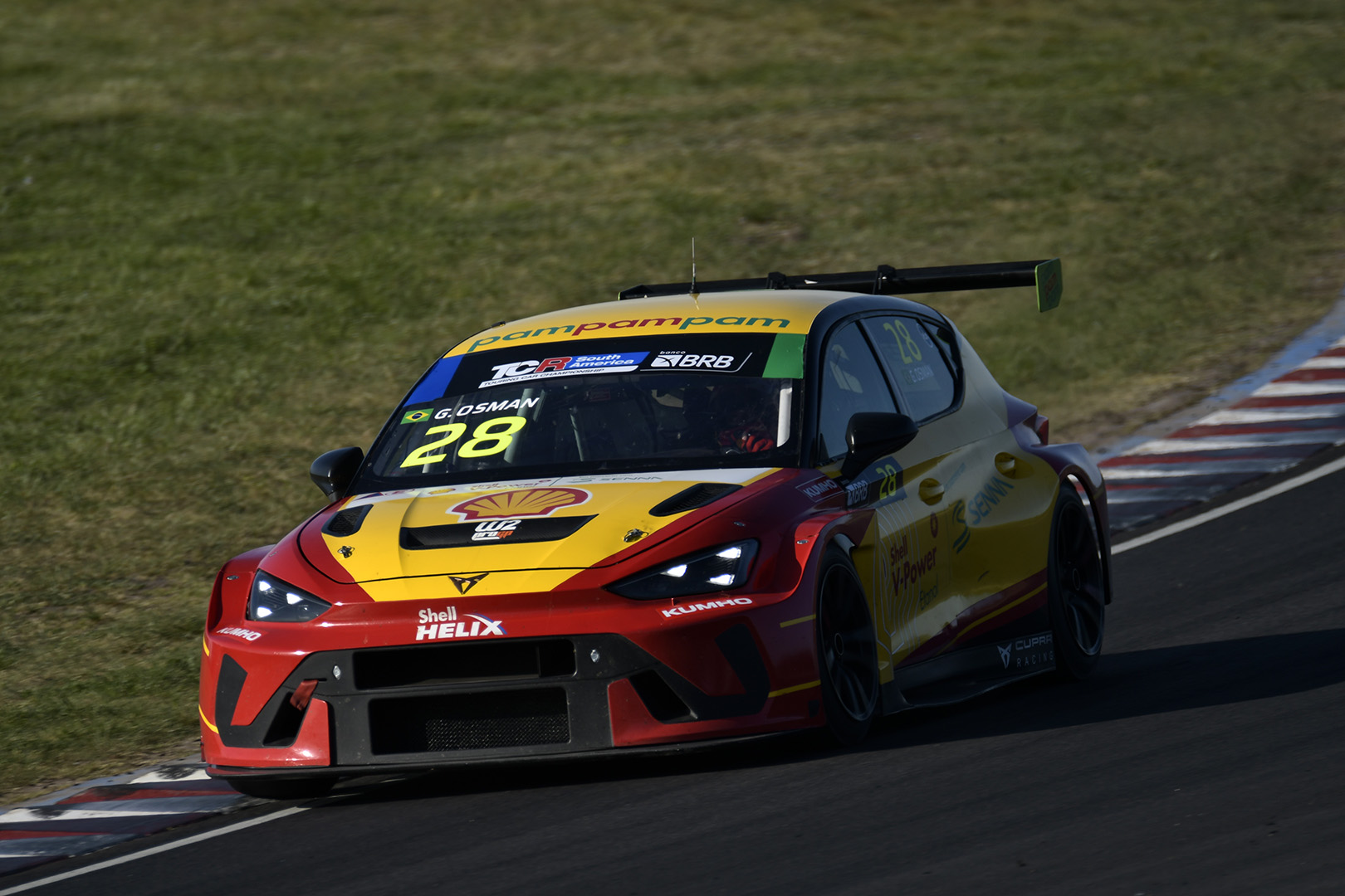 Osman dá bote na largada e vence corrida 1 do TCR South America em Buenos Aires