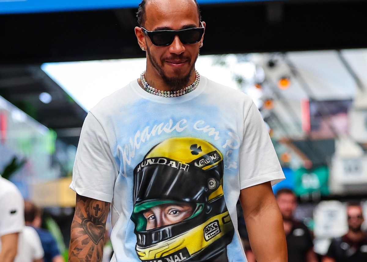 Hamilton se encanta por guiar McLaren de Senna no Brasil: “Nunca pensei que rolaria”