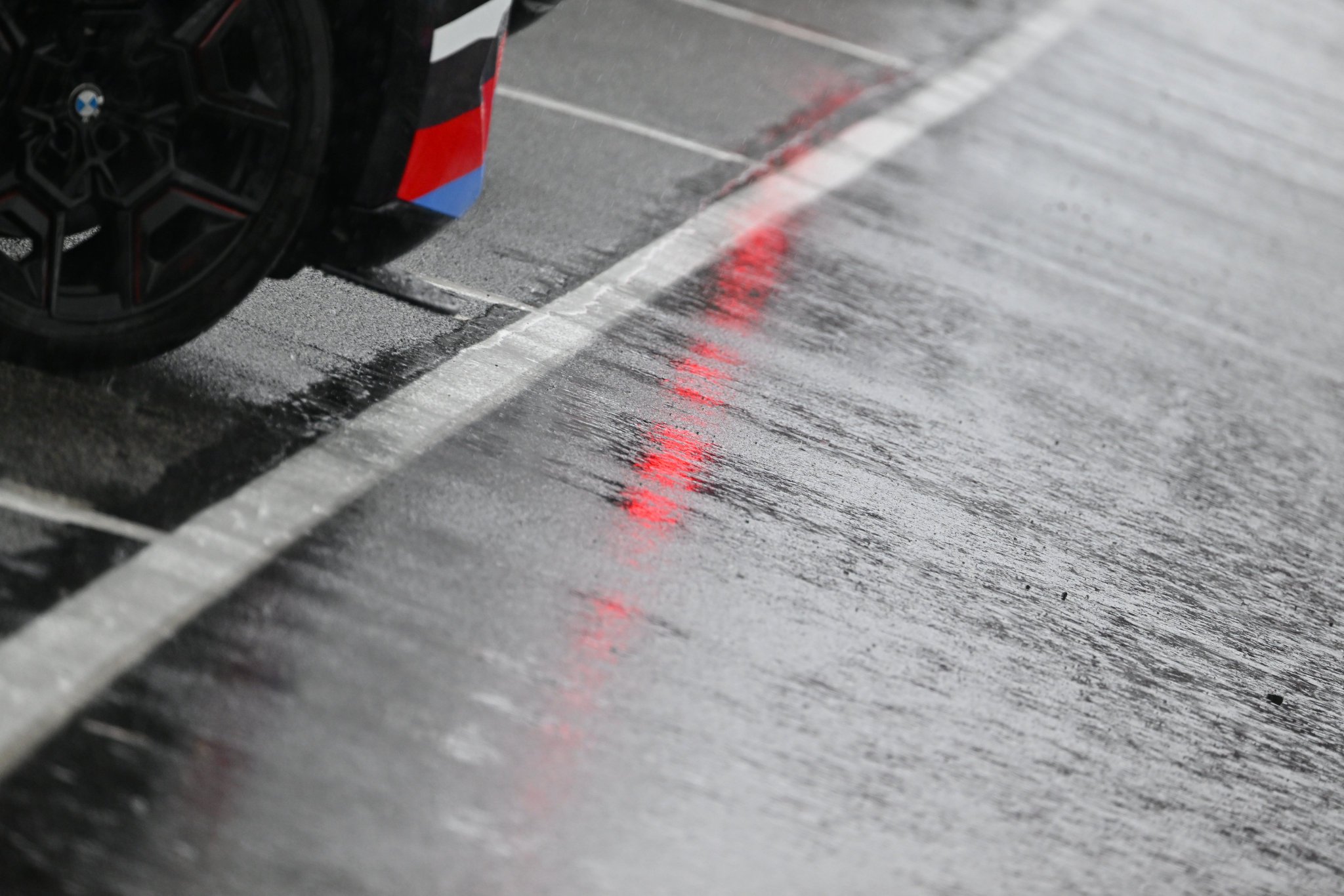 MotoGP sofre com temporal intenso e cancela primeiro treino livre do GP da Austrália
