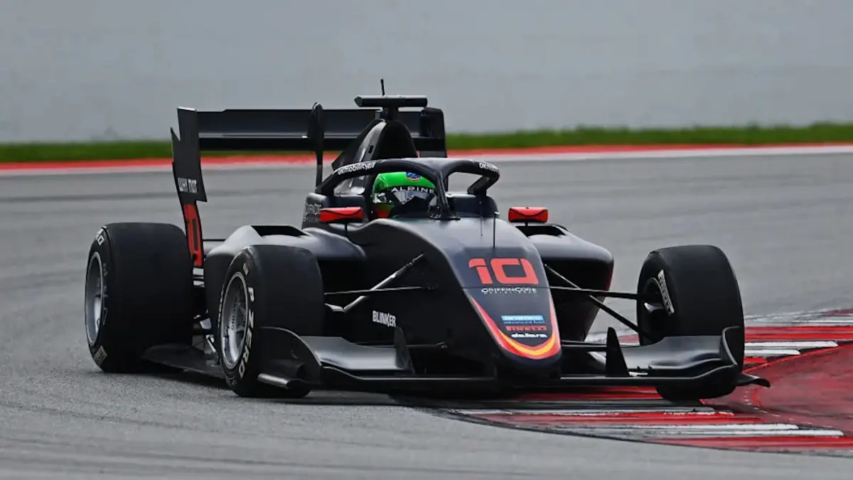 Tsolov supera a León y domina la primera jornada de entrenamientos de F3 en Barcelona