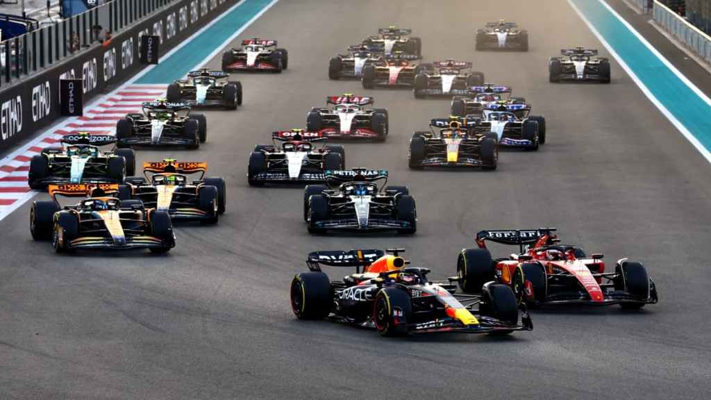 La F1 da marcha atrás y aplaza sus planes de celebrar carreras sprint con novatos en 2024
