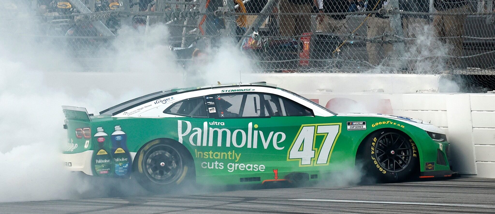 Stenhouse Jr. gana la caótica ronda Nascar con un big one de 23 coches en Talladega