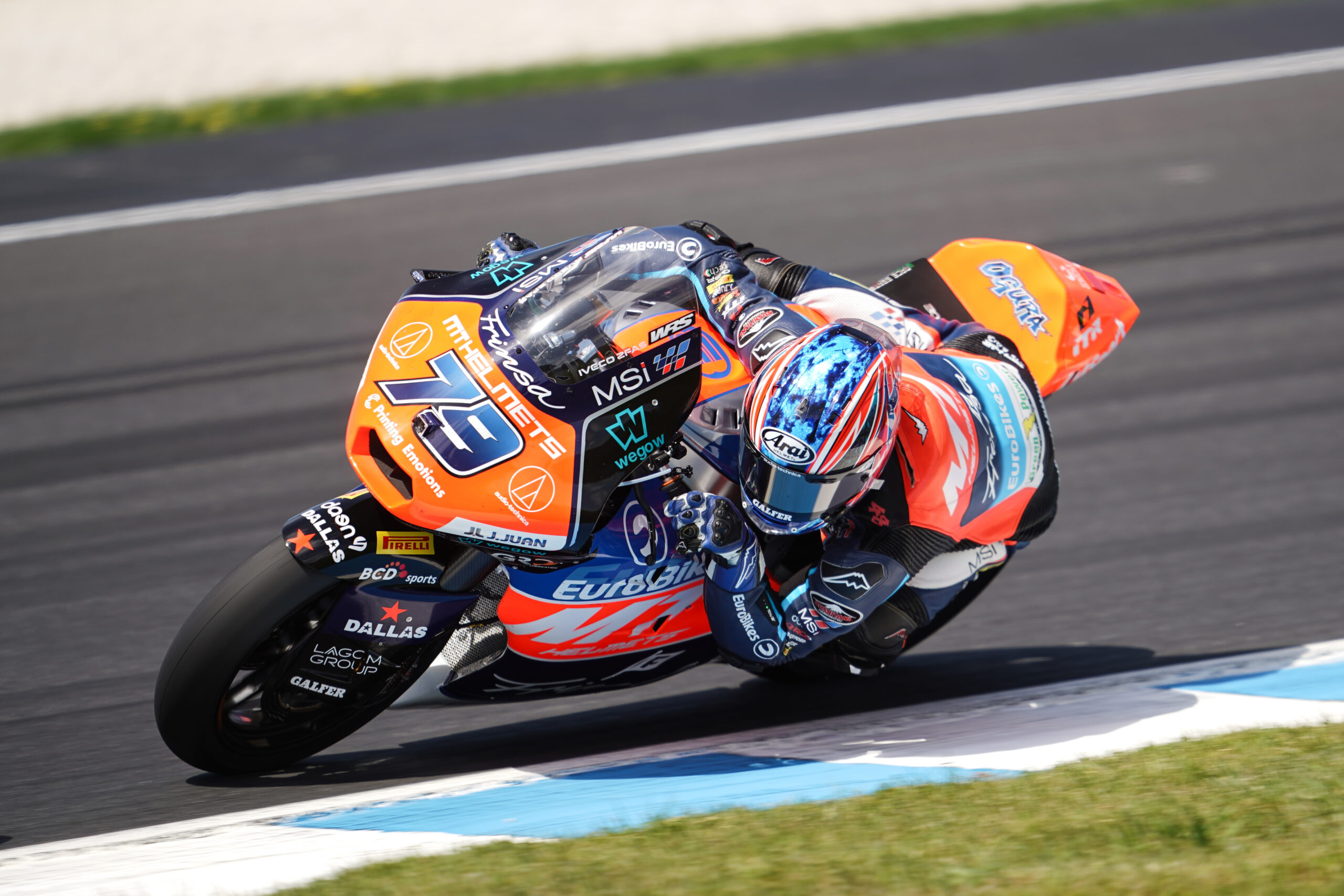 Ogura bate Canet por 0s05 e crava pole da Moto2 na Tailândia. Moreira é 3º