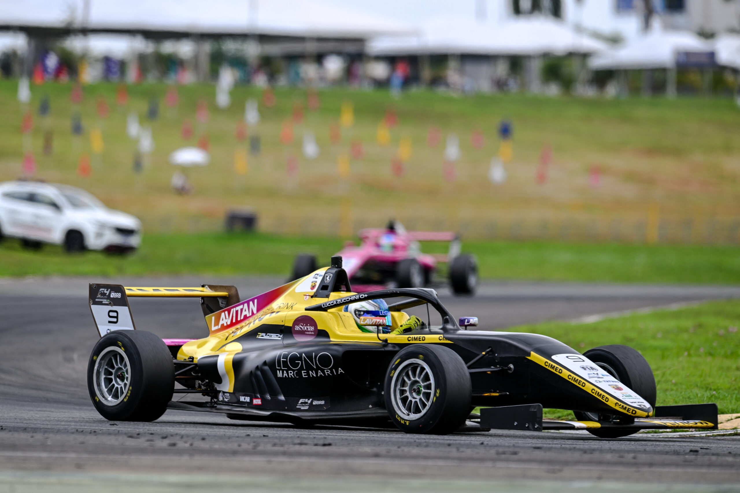 Zucchini vence de ponta a ponta corrida 2 da F4 Brasil em Goiânia. Comparatto é 6º