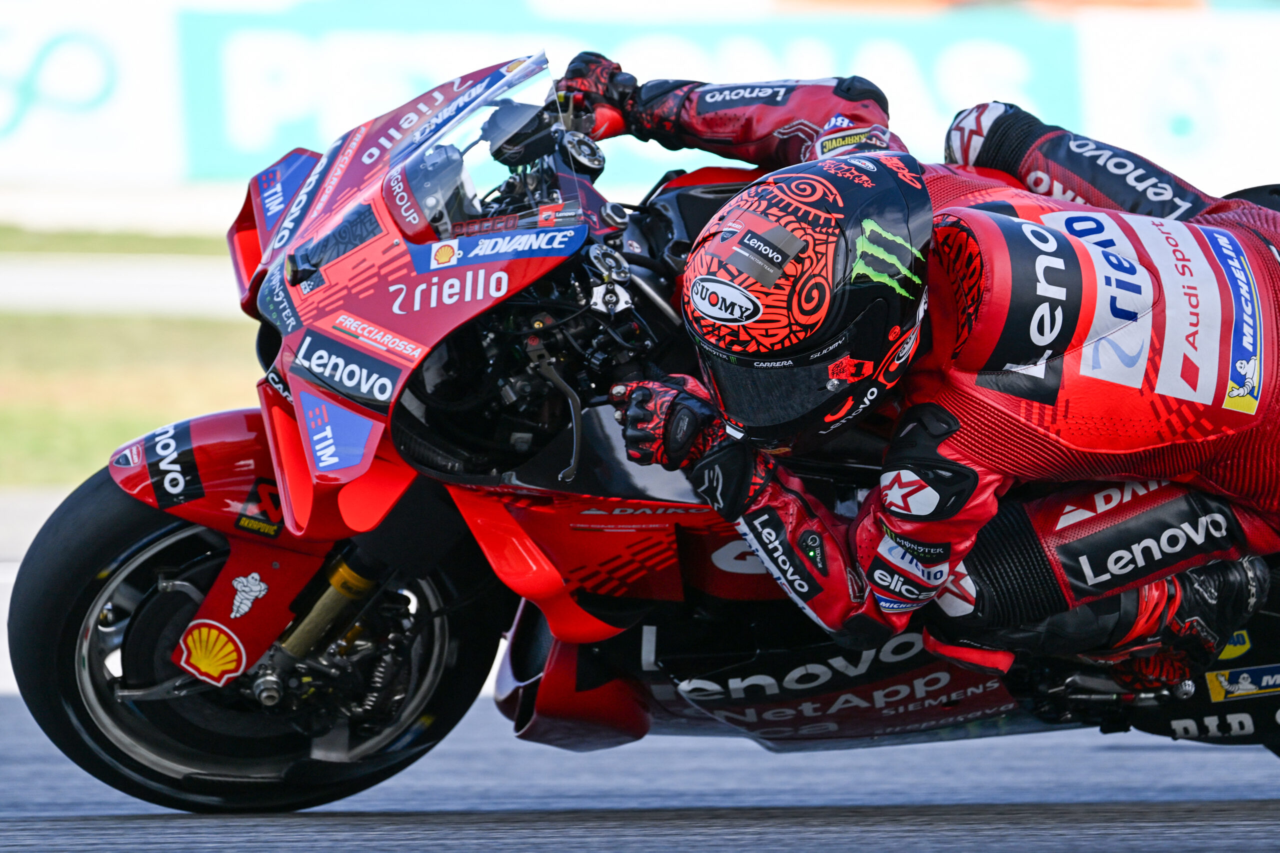 Piloto de testes da Ducati diz que Bagnaia tem de “escalar Evereste” por título de 2024