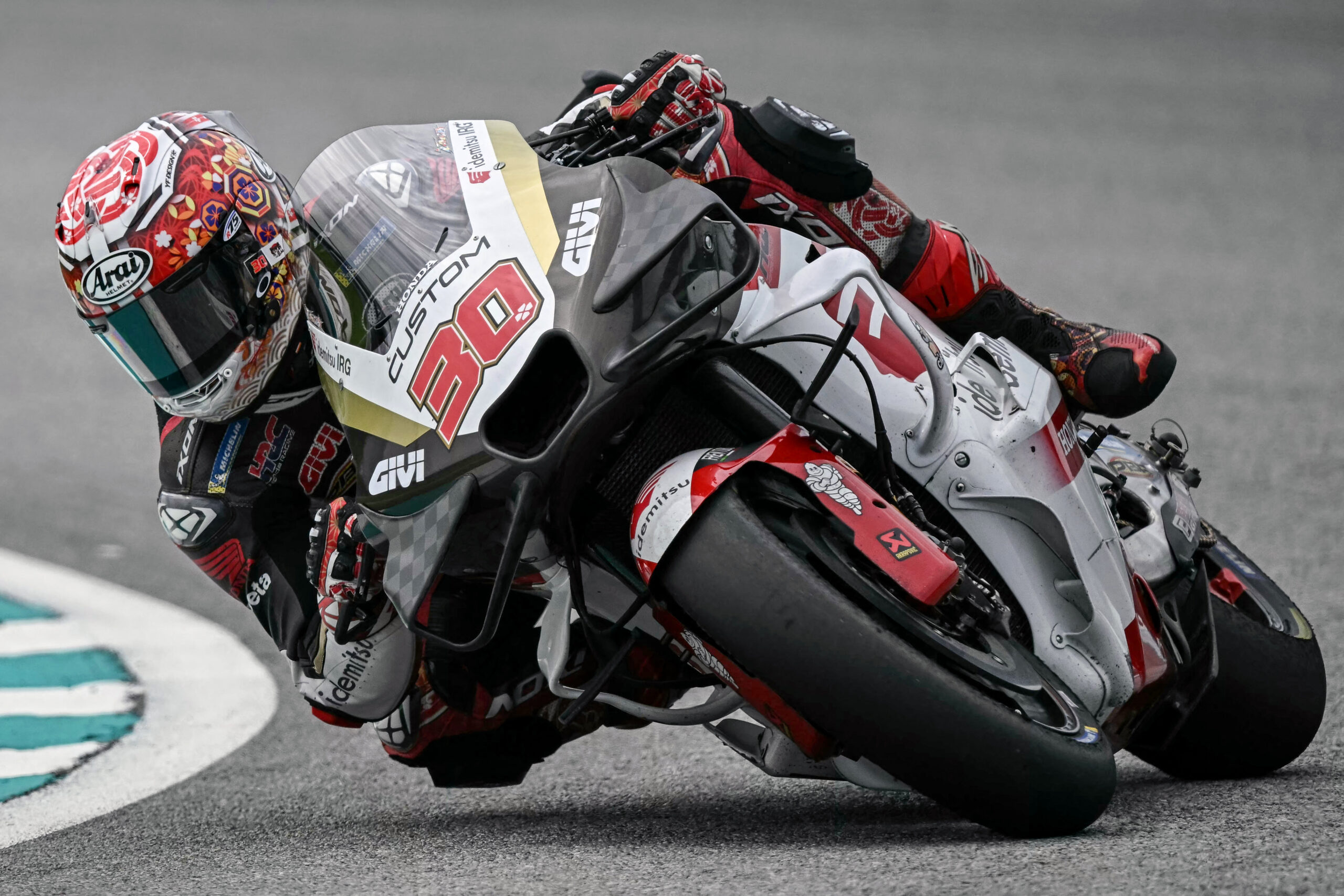 Nakagami surpreende e lidera TL1 da MotoGP em Barcelona. Martín é 5º e Bagnaia, 7º