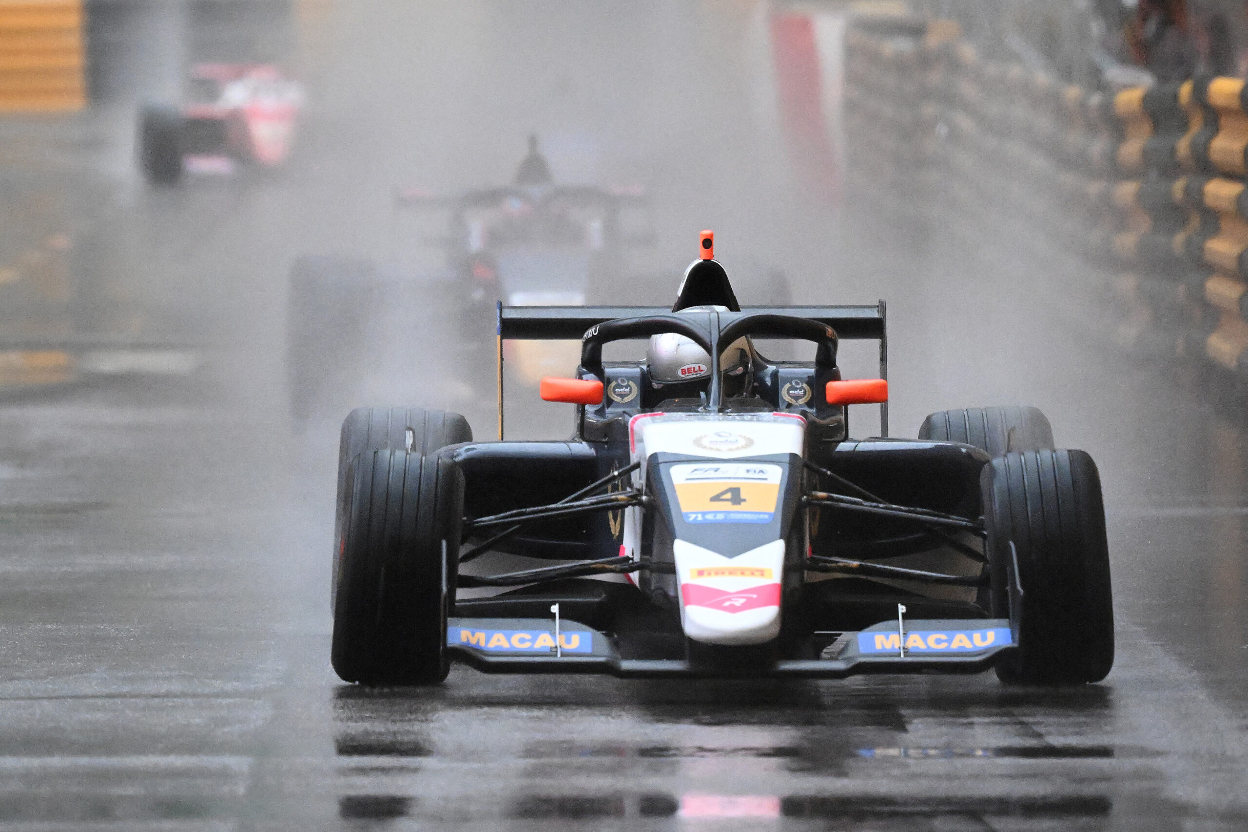 Ugochukwu leva corrida de classificação do GP de Macau de FR marcada por chuva